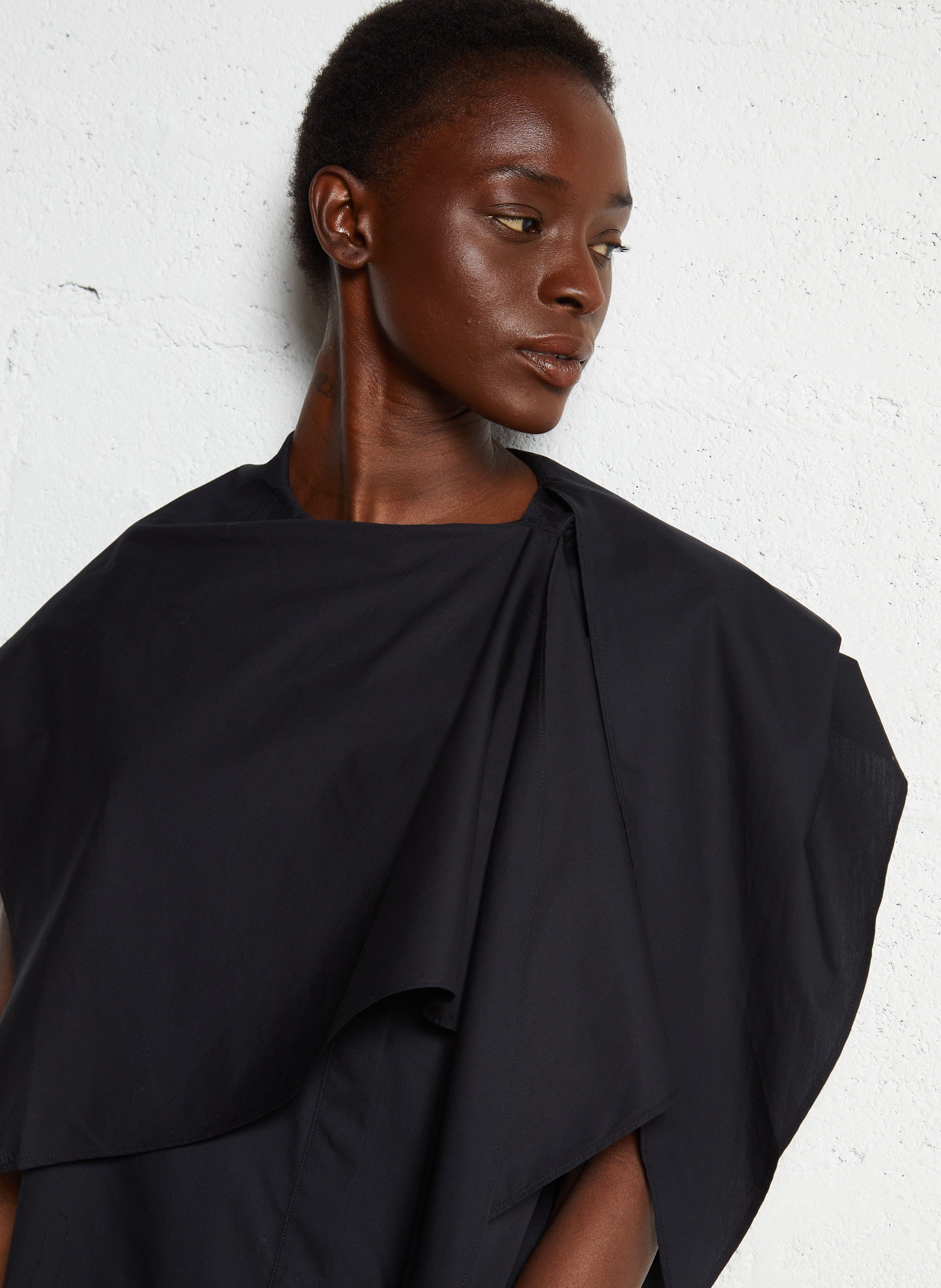 Top manches courtes à fermeture asymétrique THE LABEL EDITION Noir