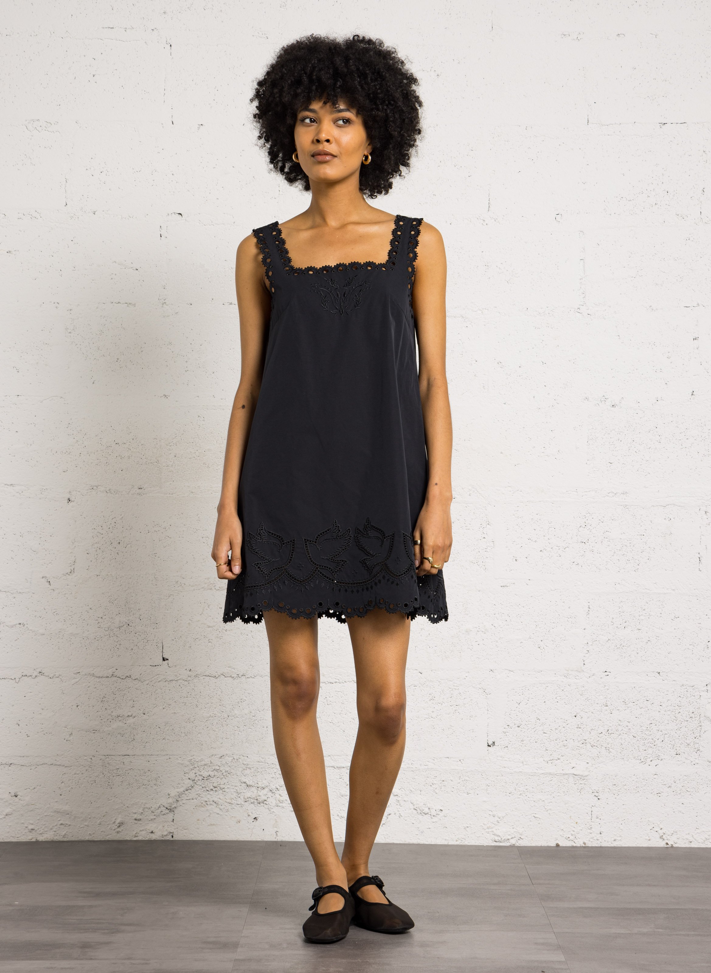 Robe courte col carré brodée BERENICE Noir