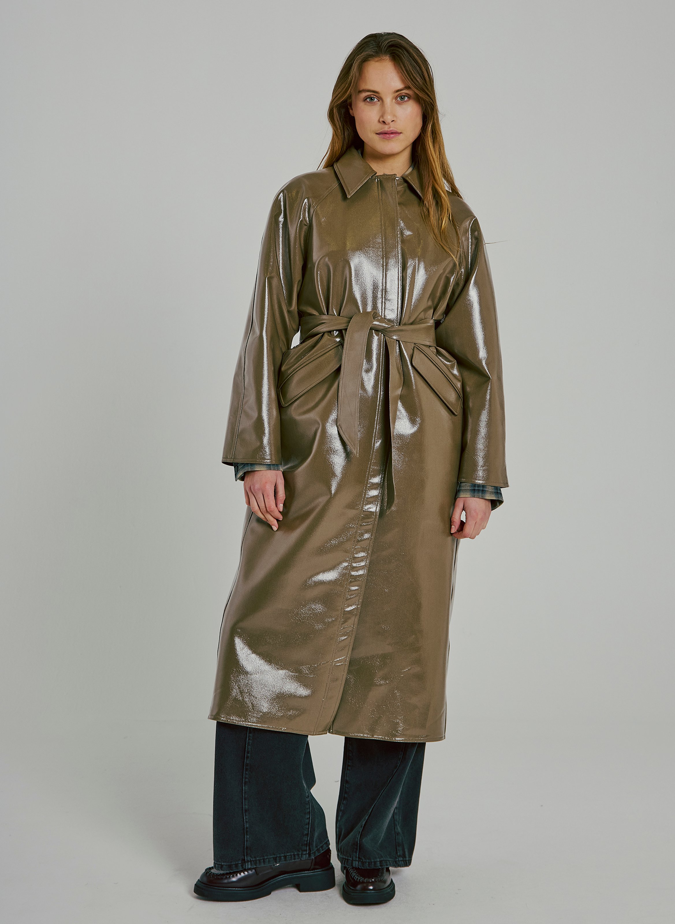 Lange jas met klassieke kraag NORR Groen