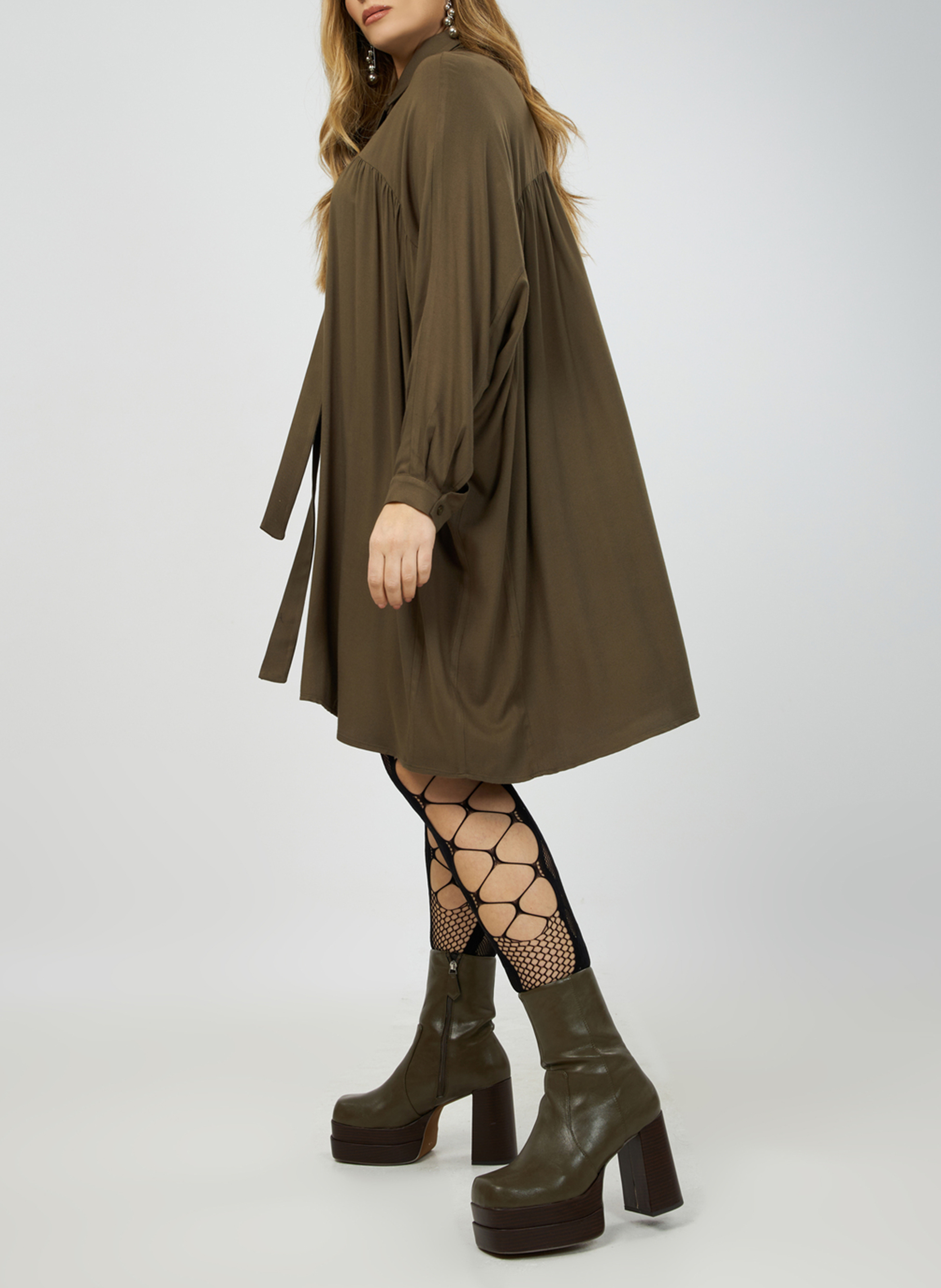 Kurzes Hemdkleid mit Gürtel MAT FASHION Khaki