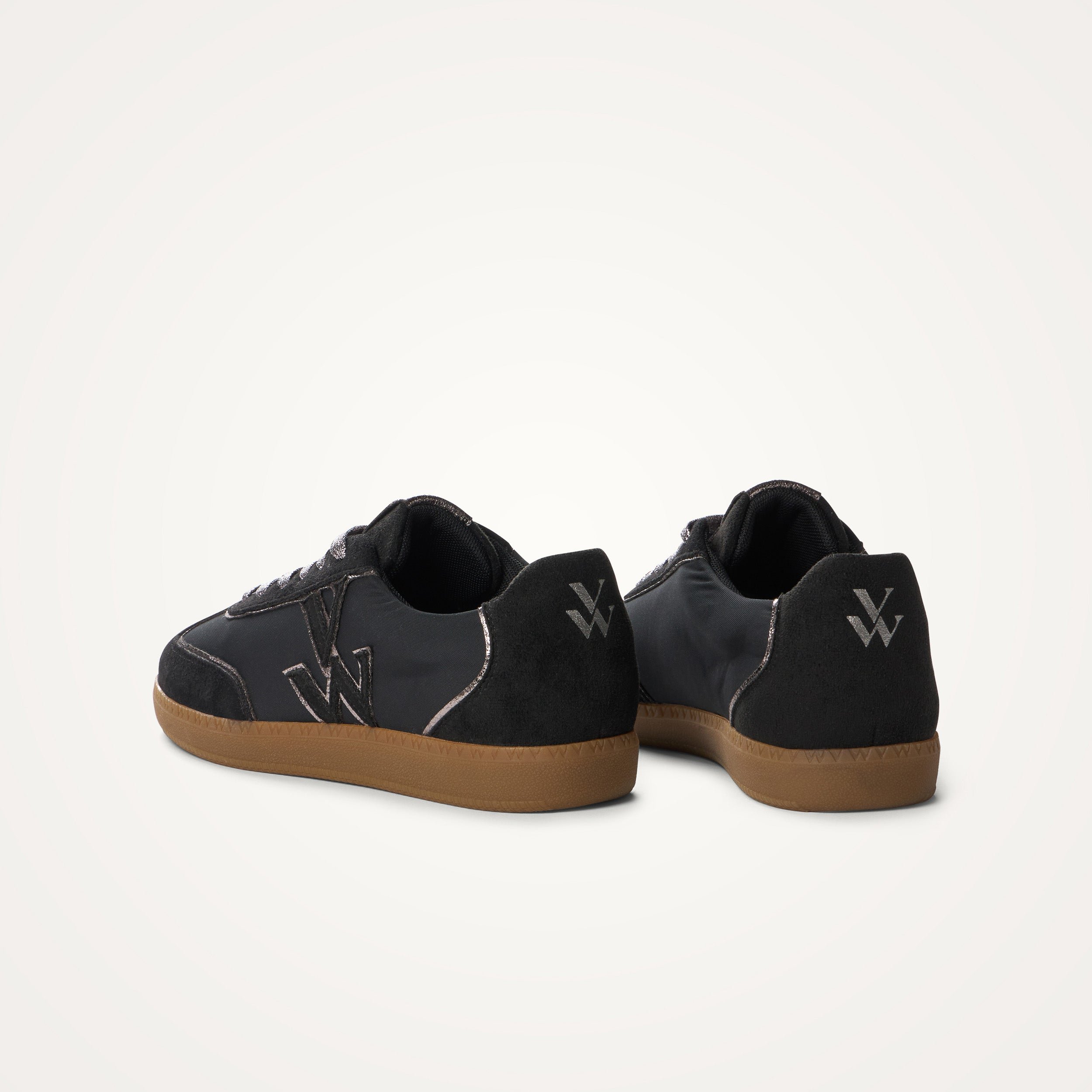 Baskets basses rétro à lacets VANESSA WU Noir