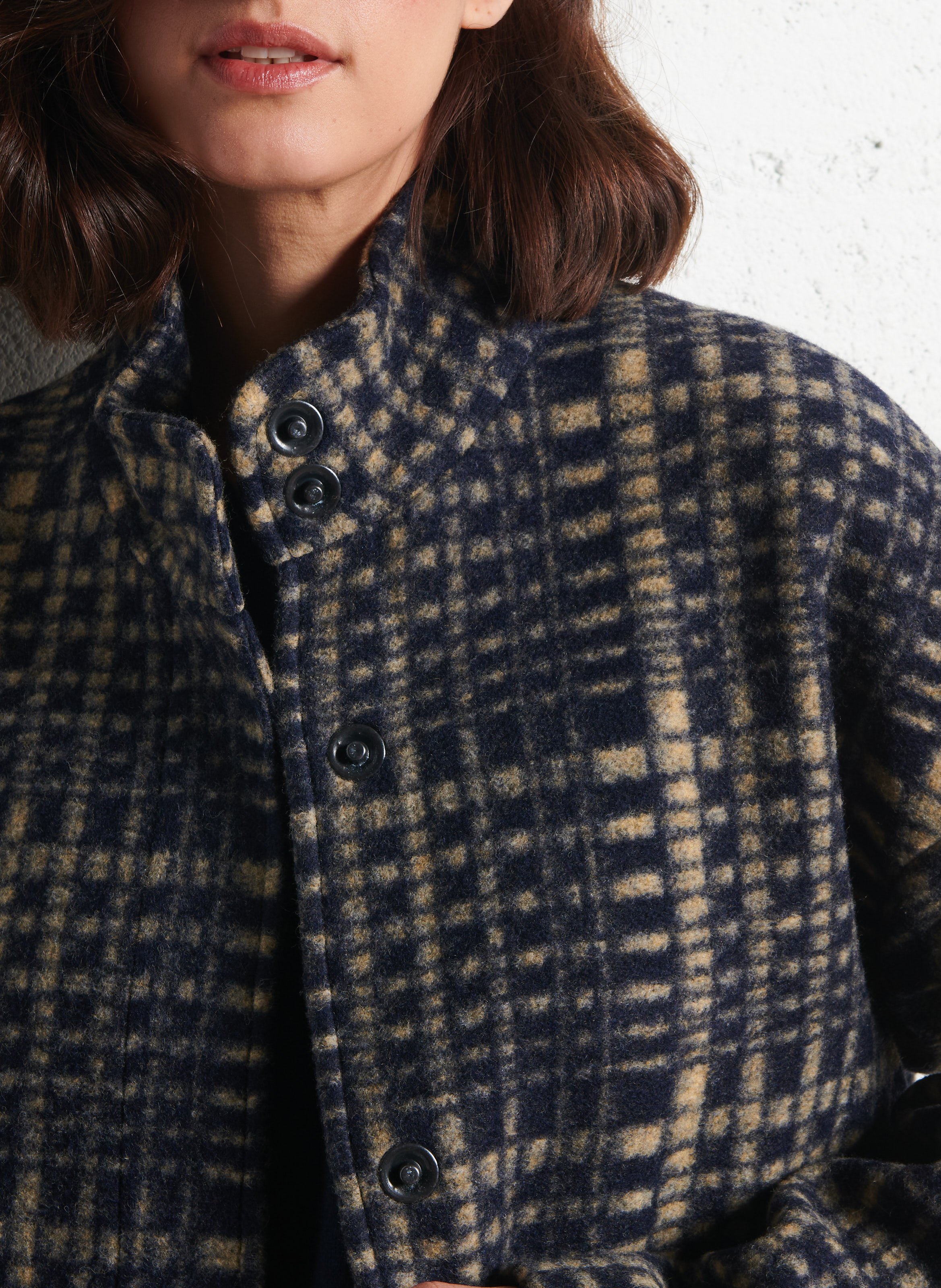 Straight coat with high collar in checkered pattern I CODE Blue