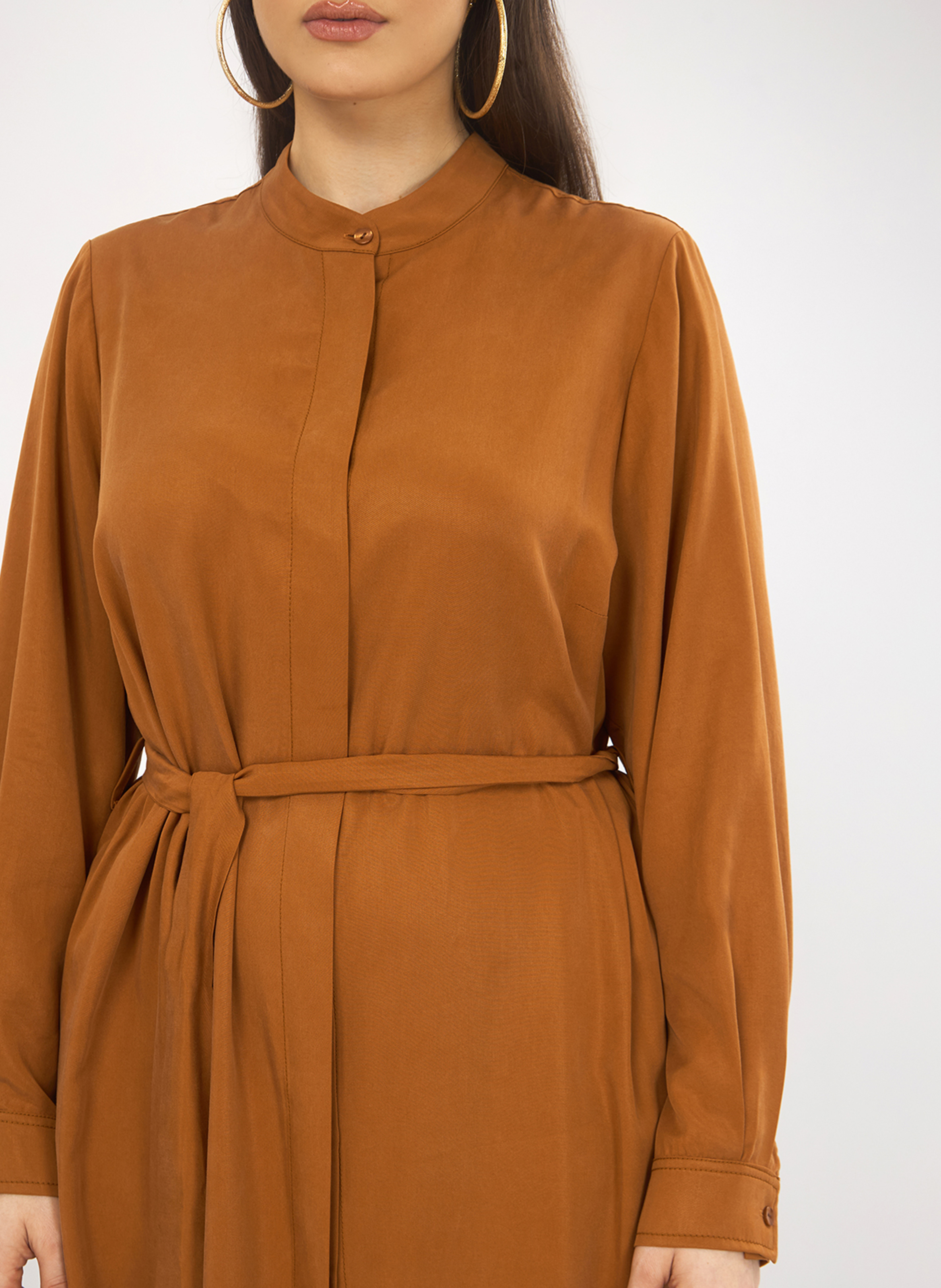 Korte jurk met maokraag en ceintuur MAT FASHION Bruin