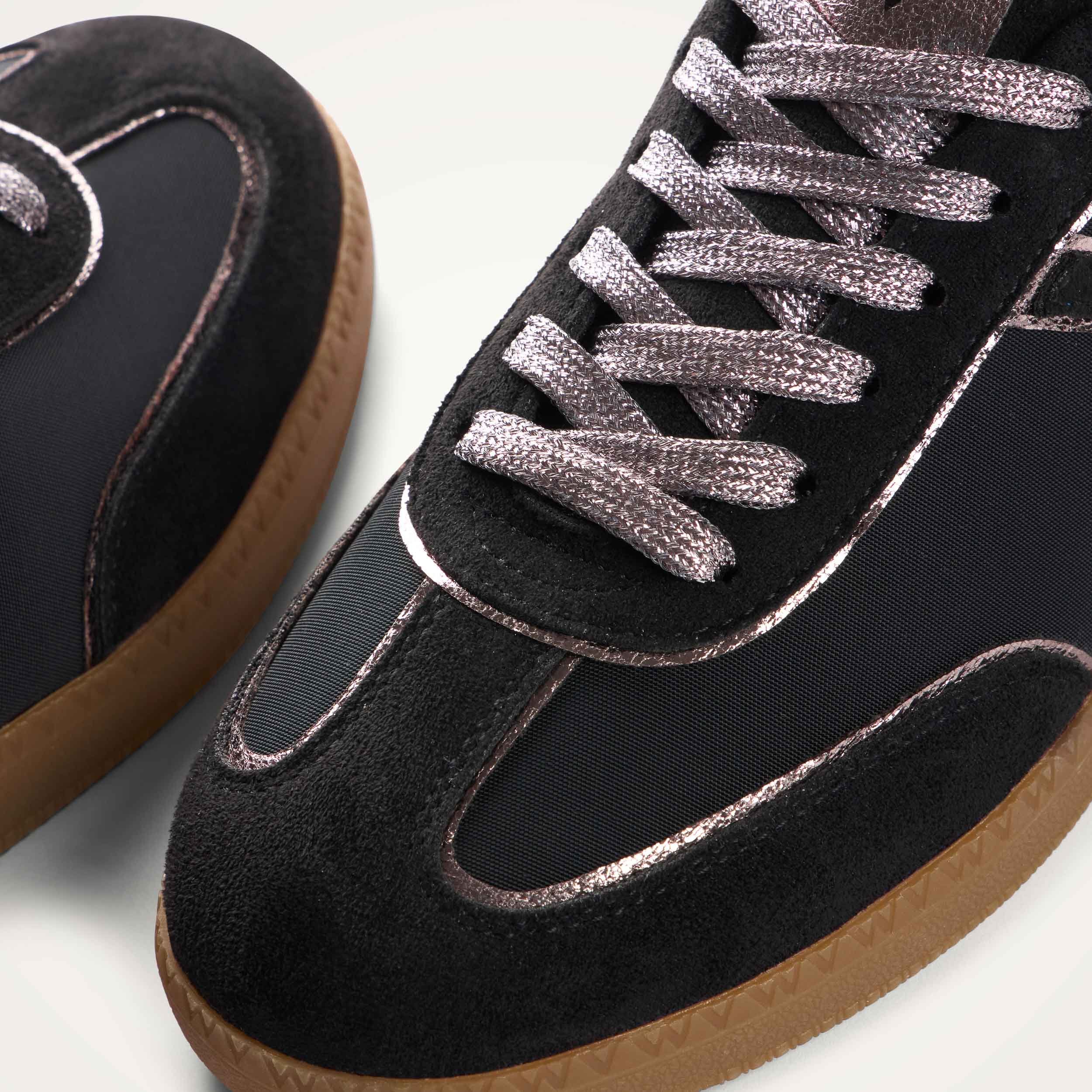 Baskets basses rétro à lacets VANESSA WU Noir