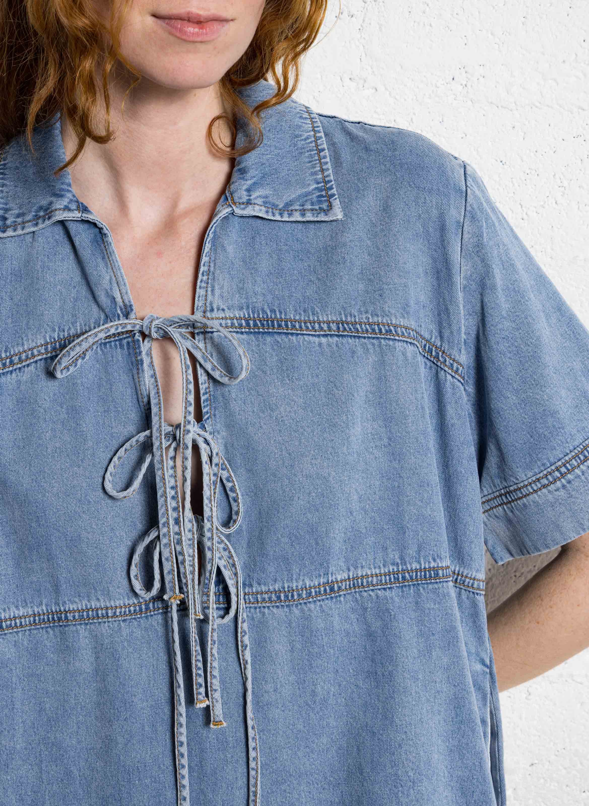 Weite kurze Jeanskleid SUNCOO Blau