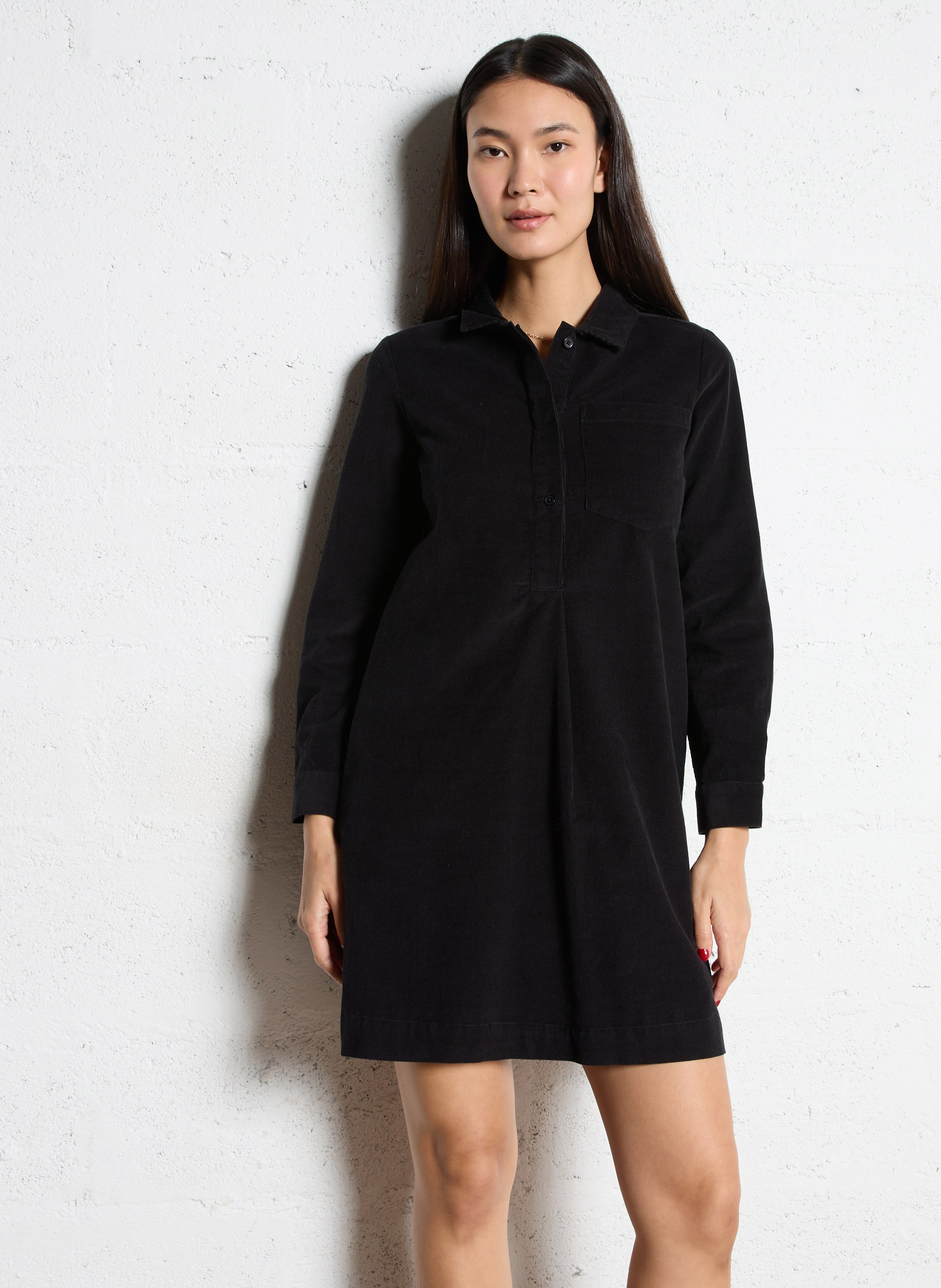 - Narrow tie straps- Racer back- Loose fit- Gathers- 100% cotton- Lined- Back length: 94 cm. NICE THINGS Black