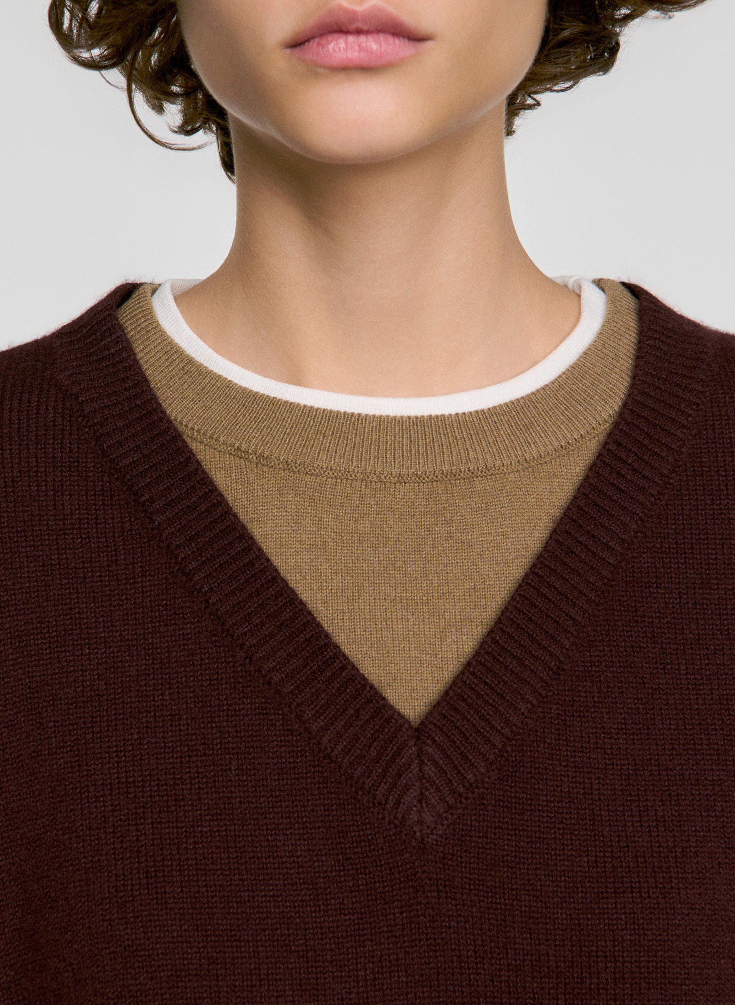 Pullover aus Wollmix mit V-Ausschnitt SANDRO Rot
