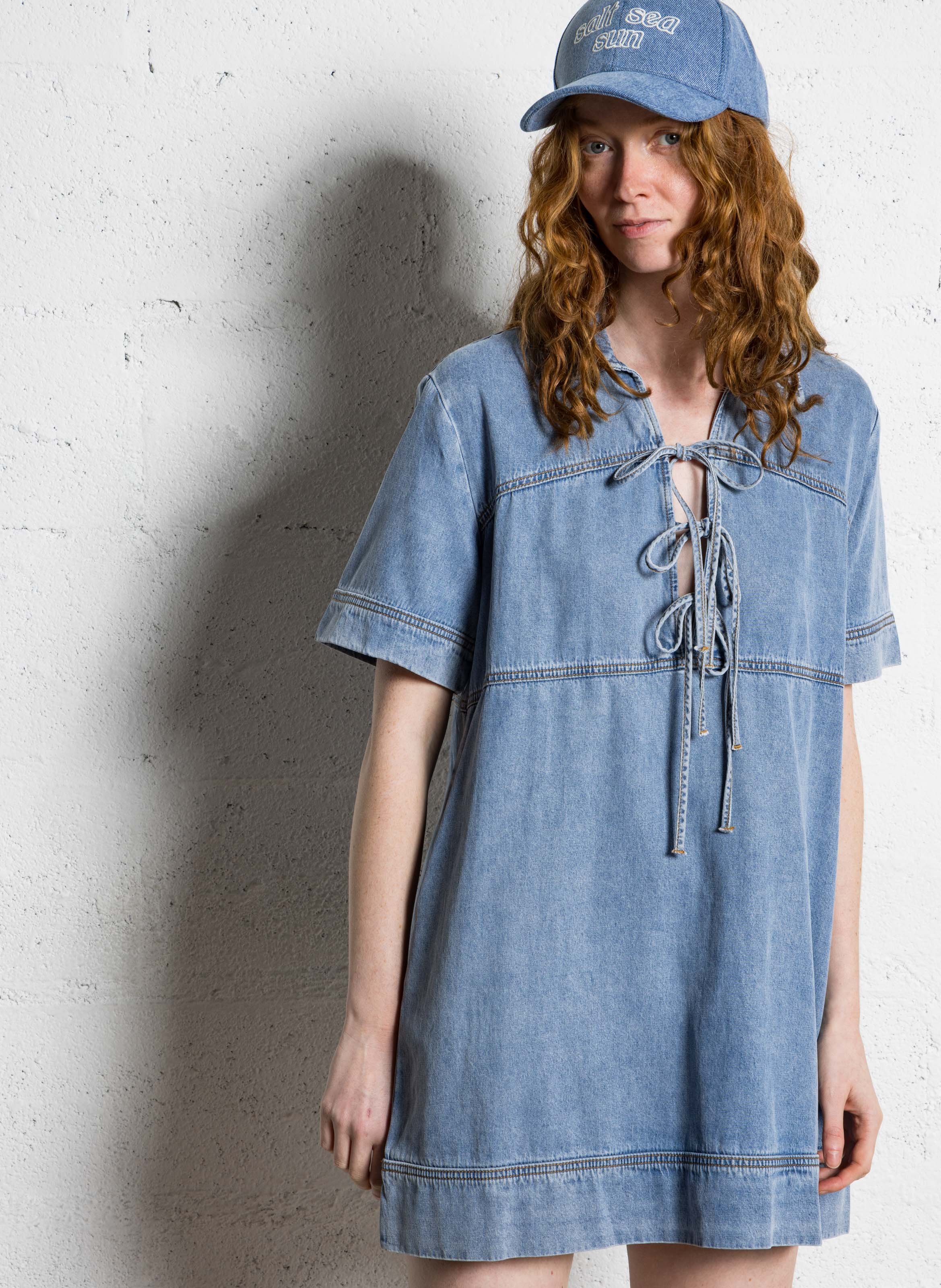 Weite kurze Jeanskleid SUNCOO Blau