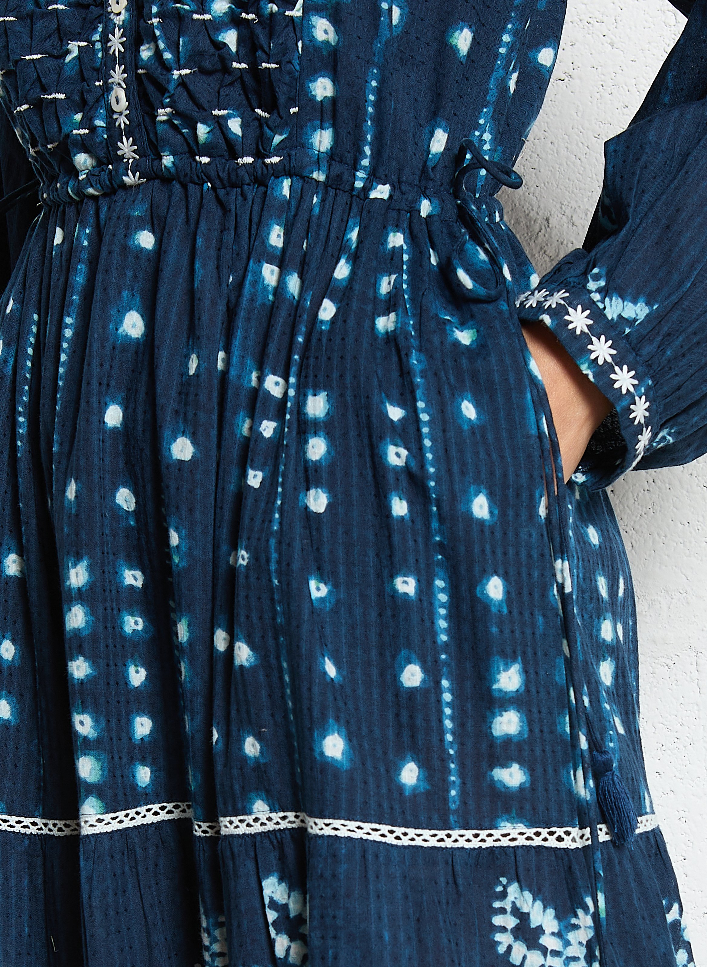 Langes, locker geschnittenes Maxikleid mit Rundhalsausschnitt und Muster MAISON HOTEL Blau