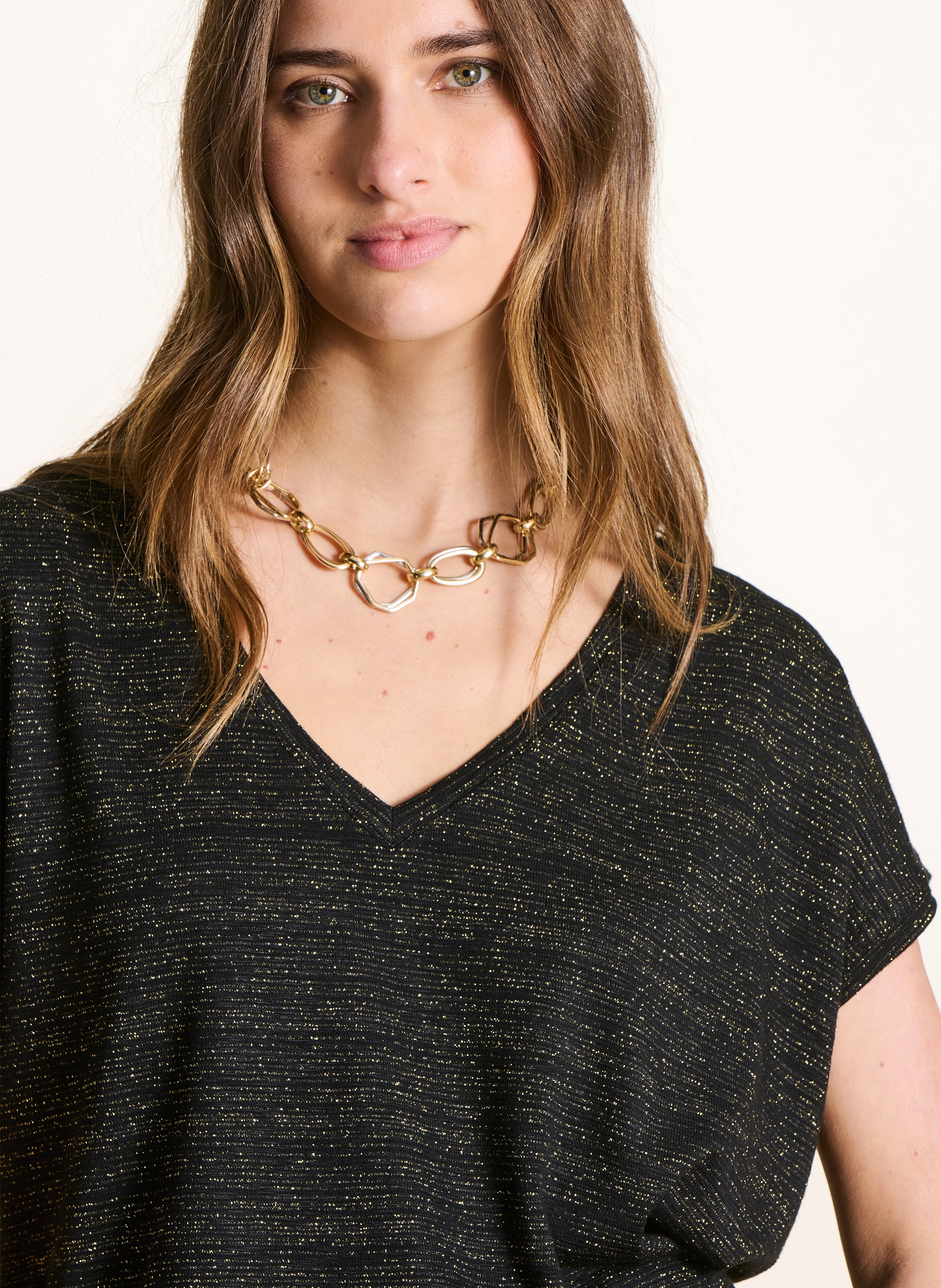 Tee-shirt col V manches courtes pailleté LA FEE MARABOUTEE Noir