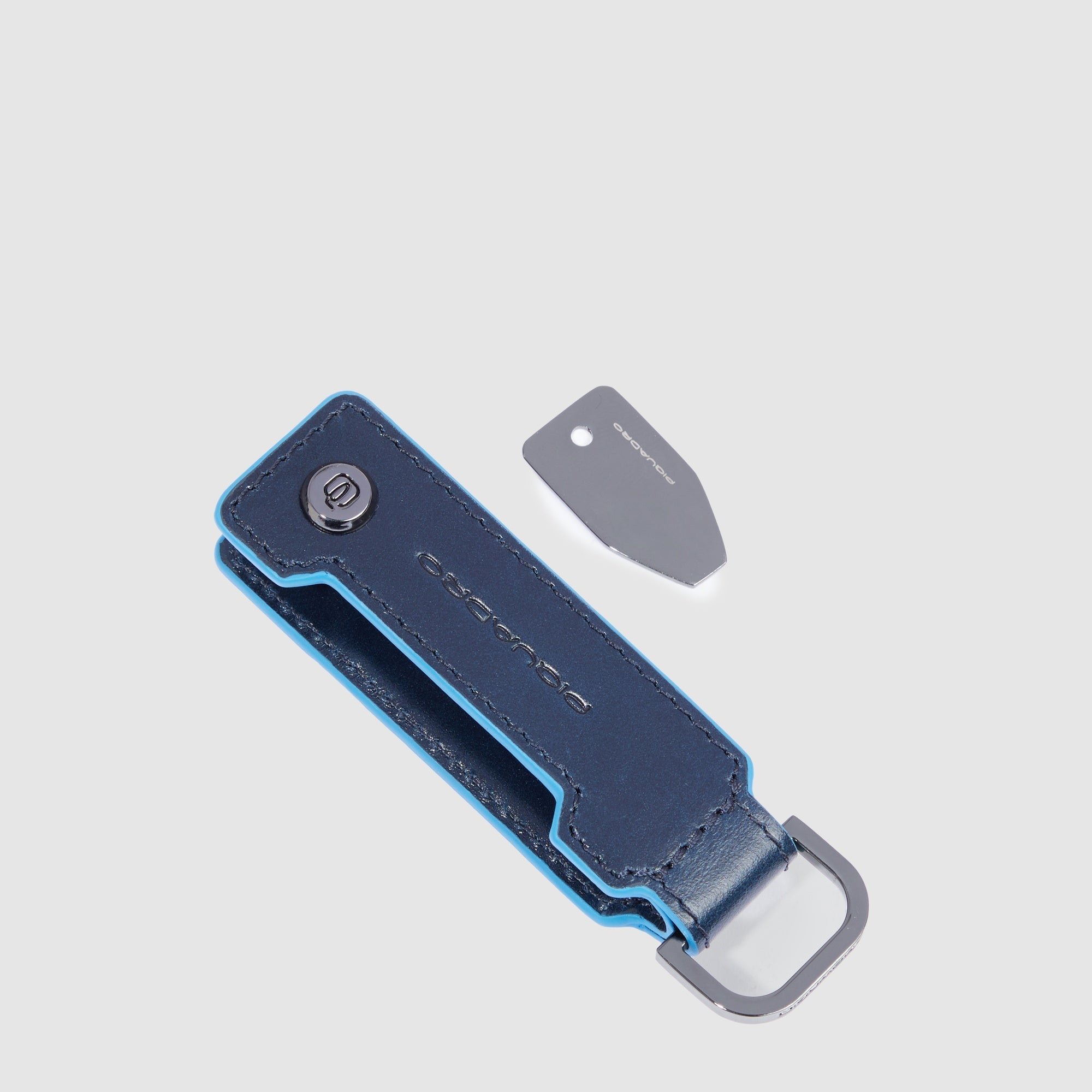 en attente de savoir si c'est à référencer PIQUADRO Blue