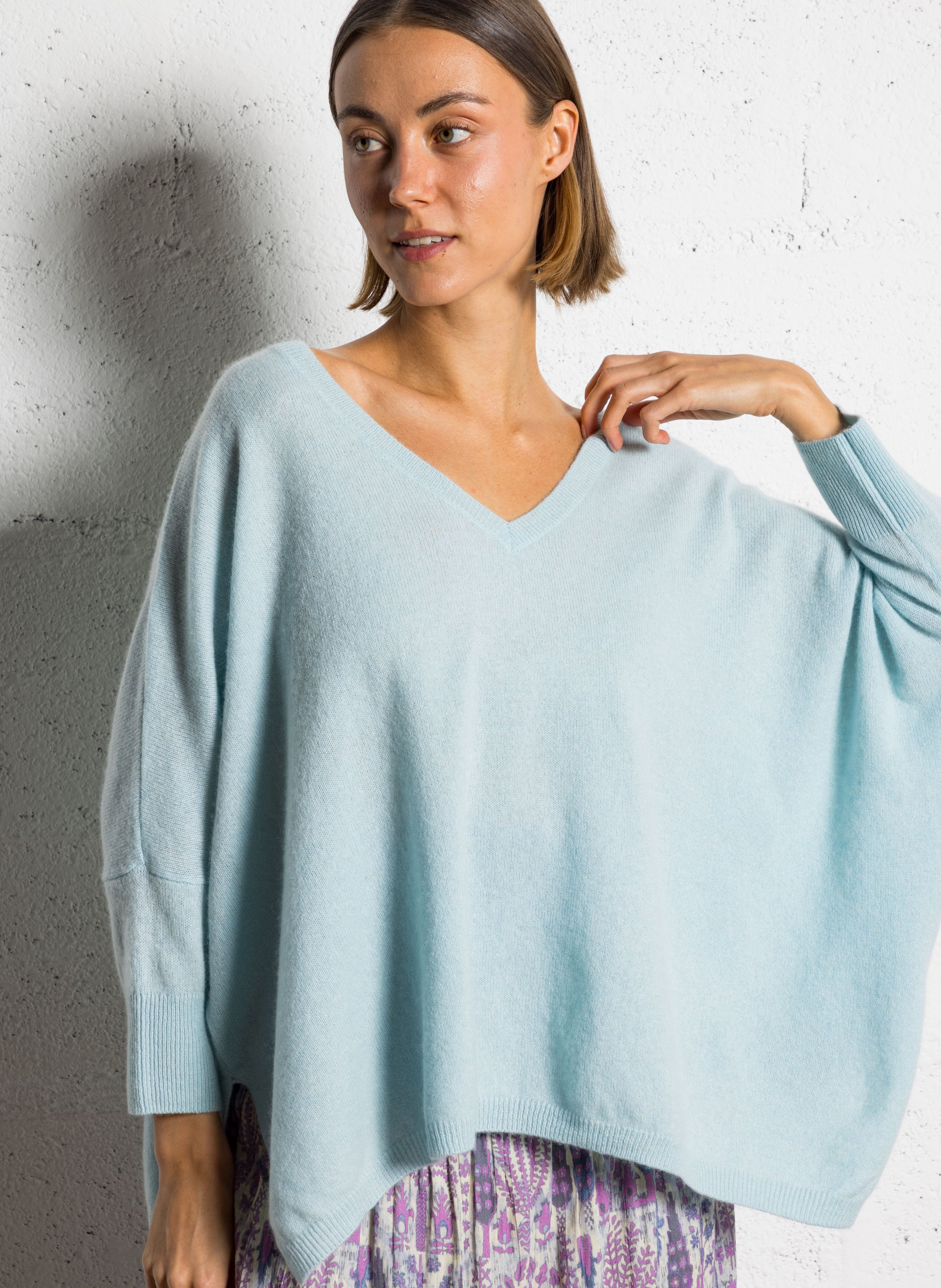 Pull col V oversize en cachemire KUJTEN