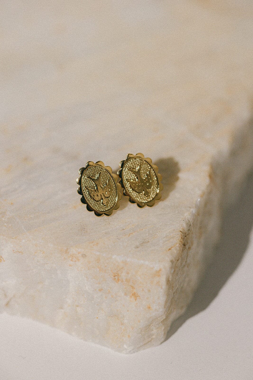 Dove-shaped gold-plated stud earrings Golden