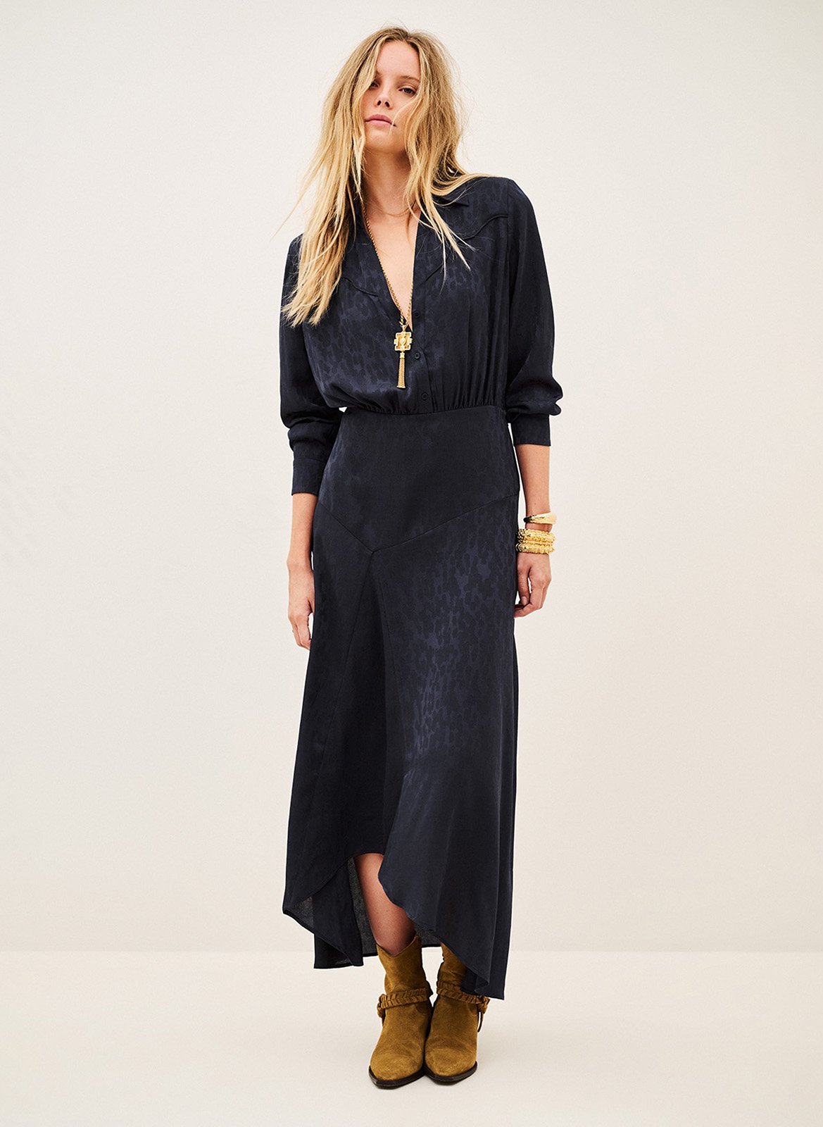 Langes figurbetontes Kleid mit asymmetrischem V-Ausschnitt. BA&SH Blau