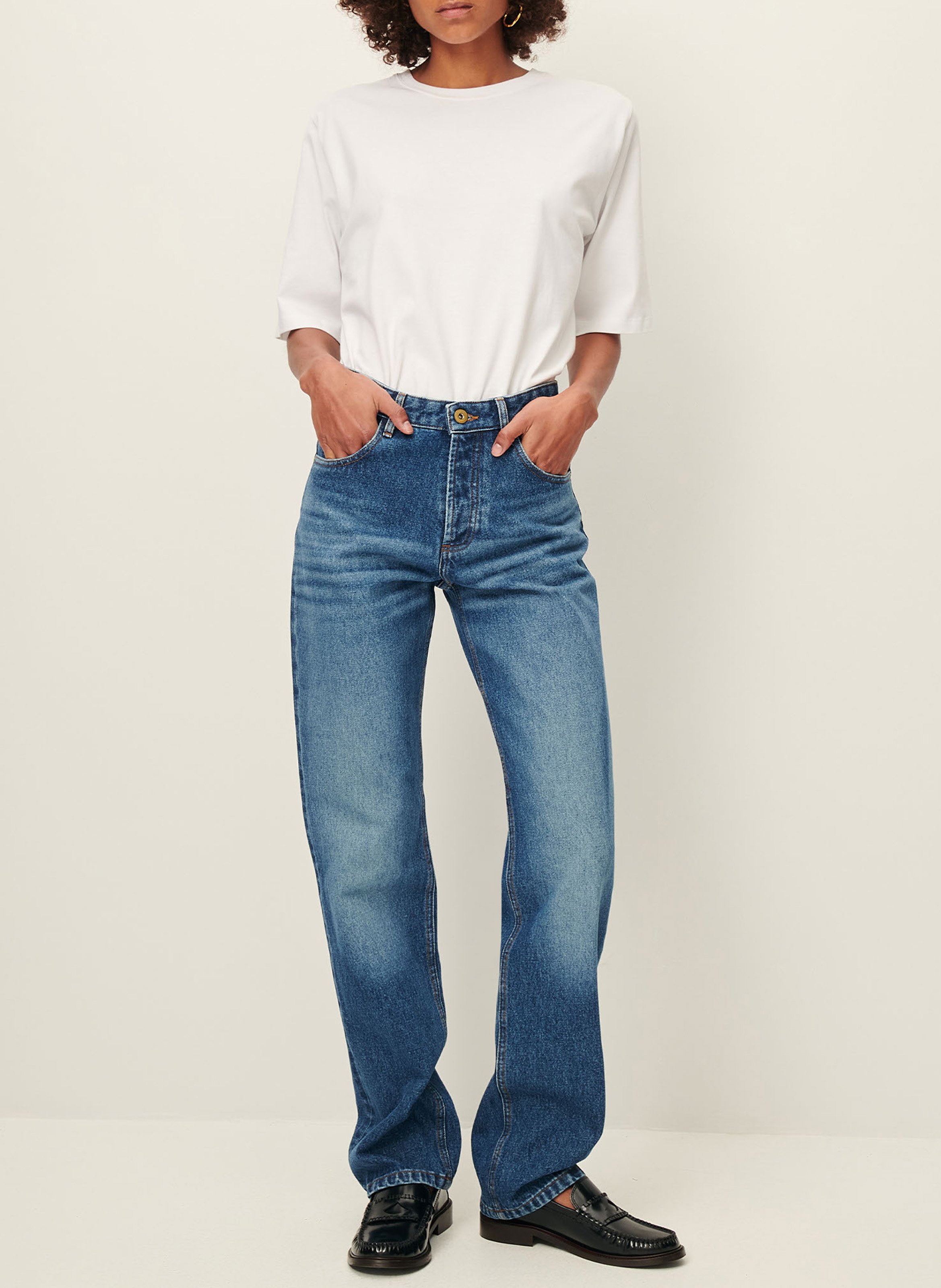 - Straight-leg jeans
- 5 pockets
- Straight cut
- Faded effect SESSUN Blue