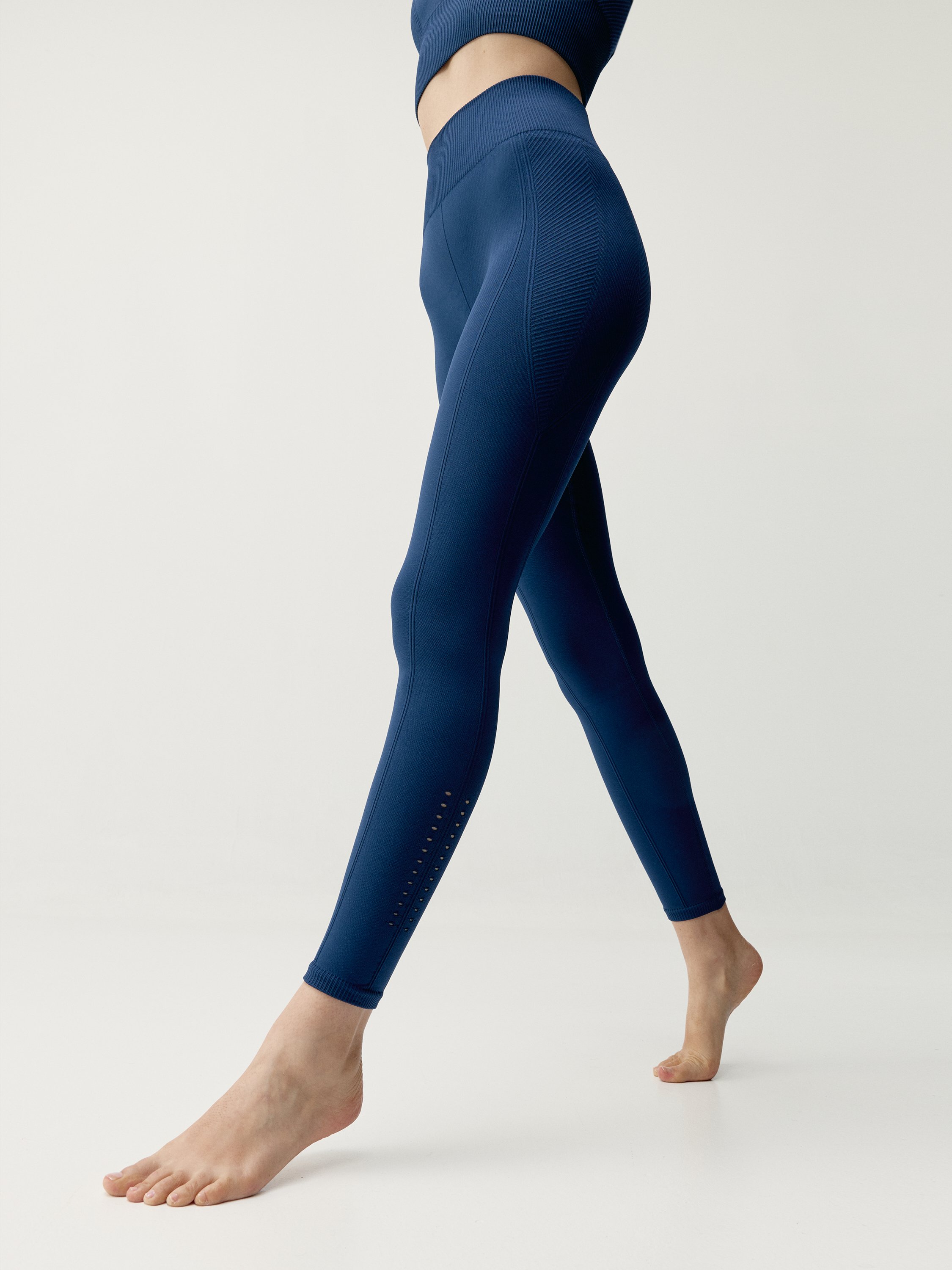 Long seamless sports leggings BORN LIVING YOGA