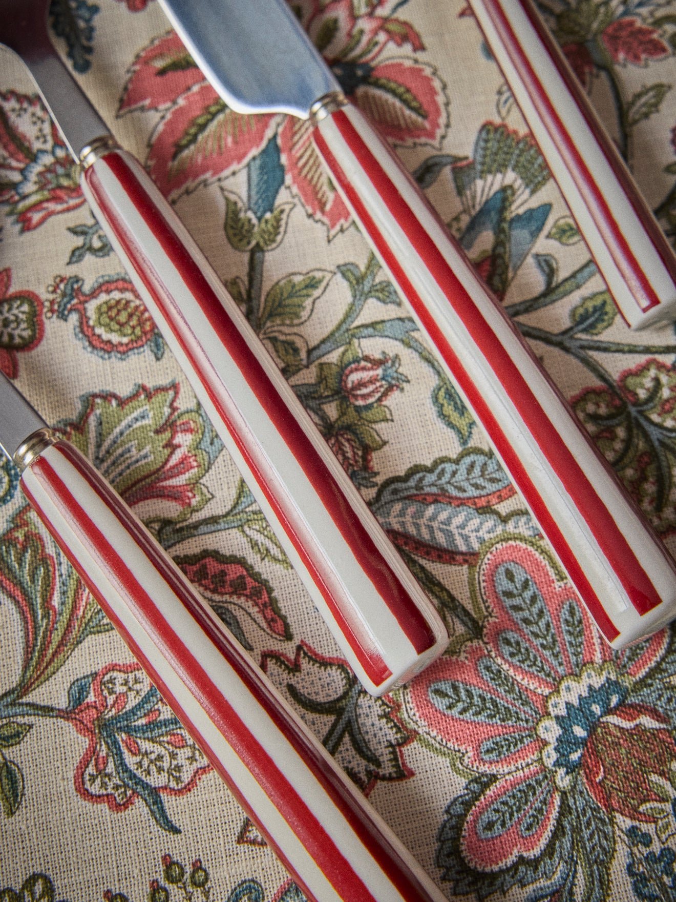 Ceramic Cutlery Set - 24 pieces CYRILLUS Red