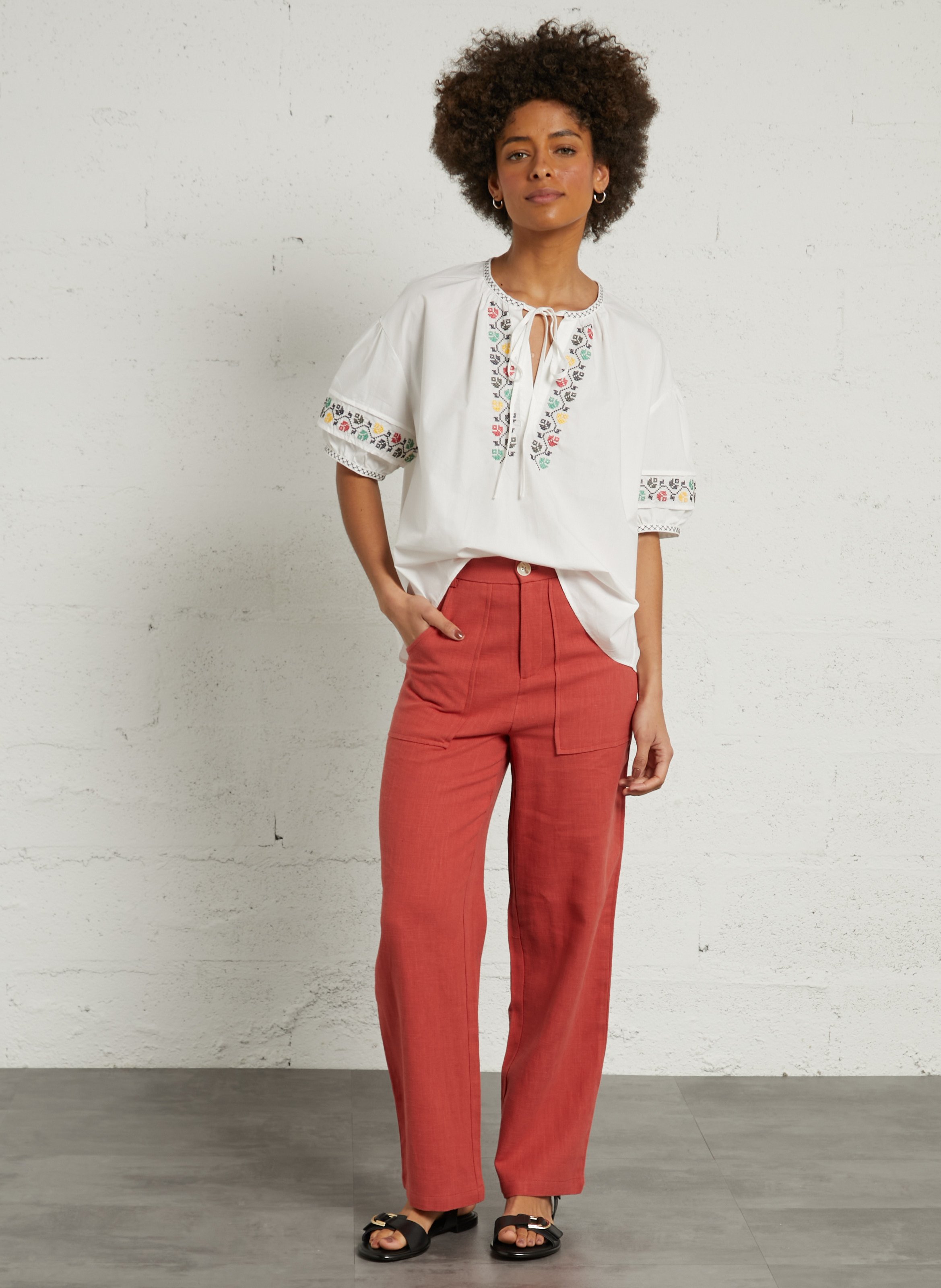 Gerade geschnittene Hose aus Baumwolle und Leinen mit hohem Bund THE KORNER Rot