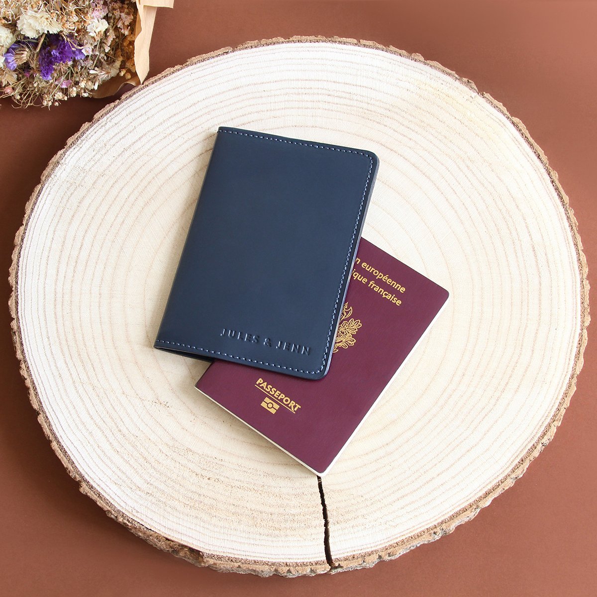 Smooth leather passport holder JULES & JENN Blue
