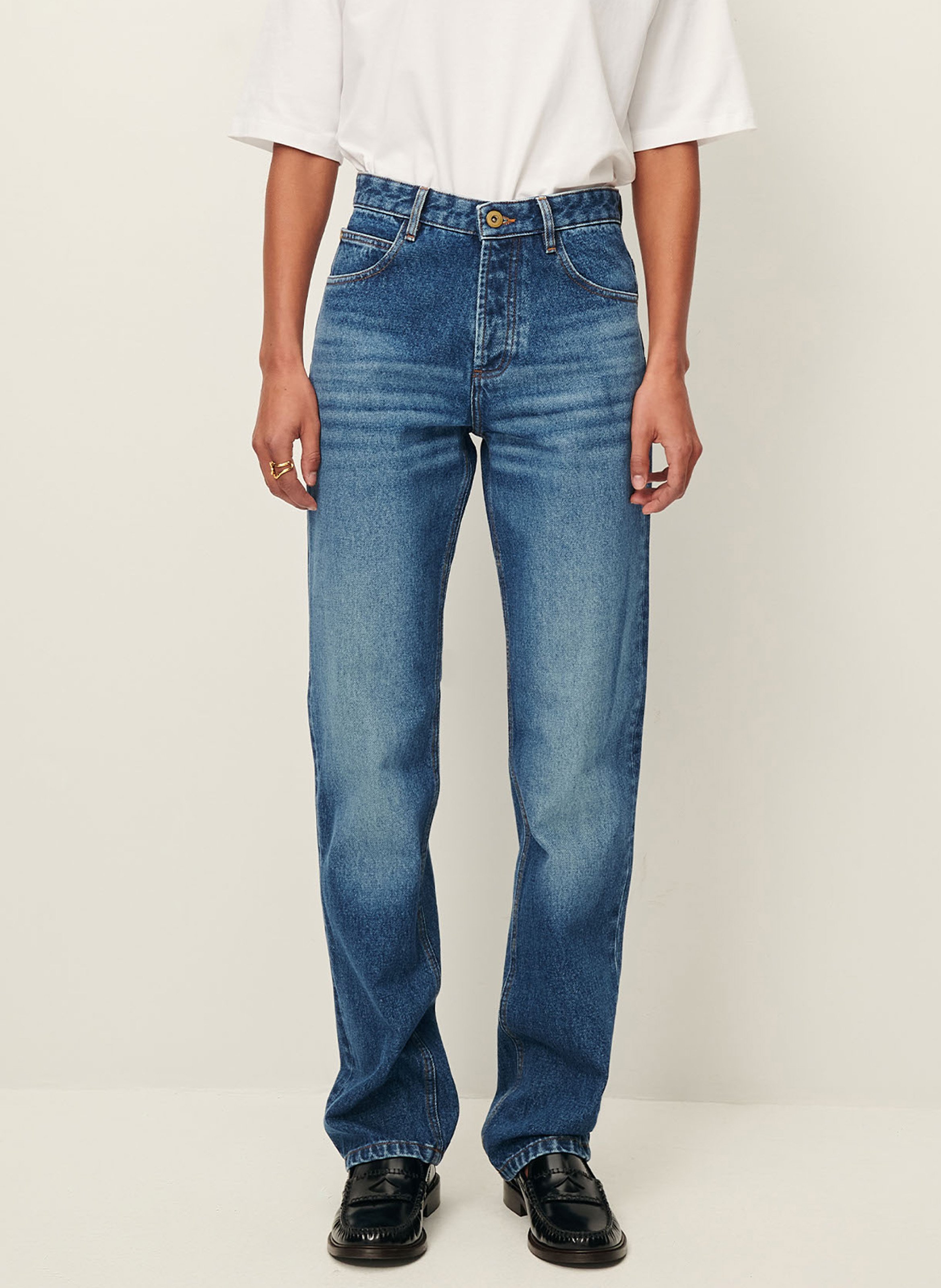 - Straight-leg jeans
- 5 pockets
- Straight cut
- Faded effect SESSUN