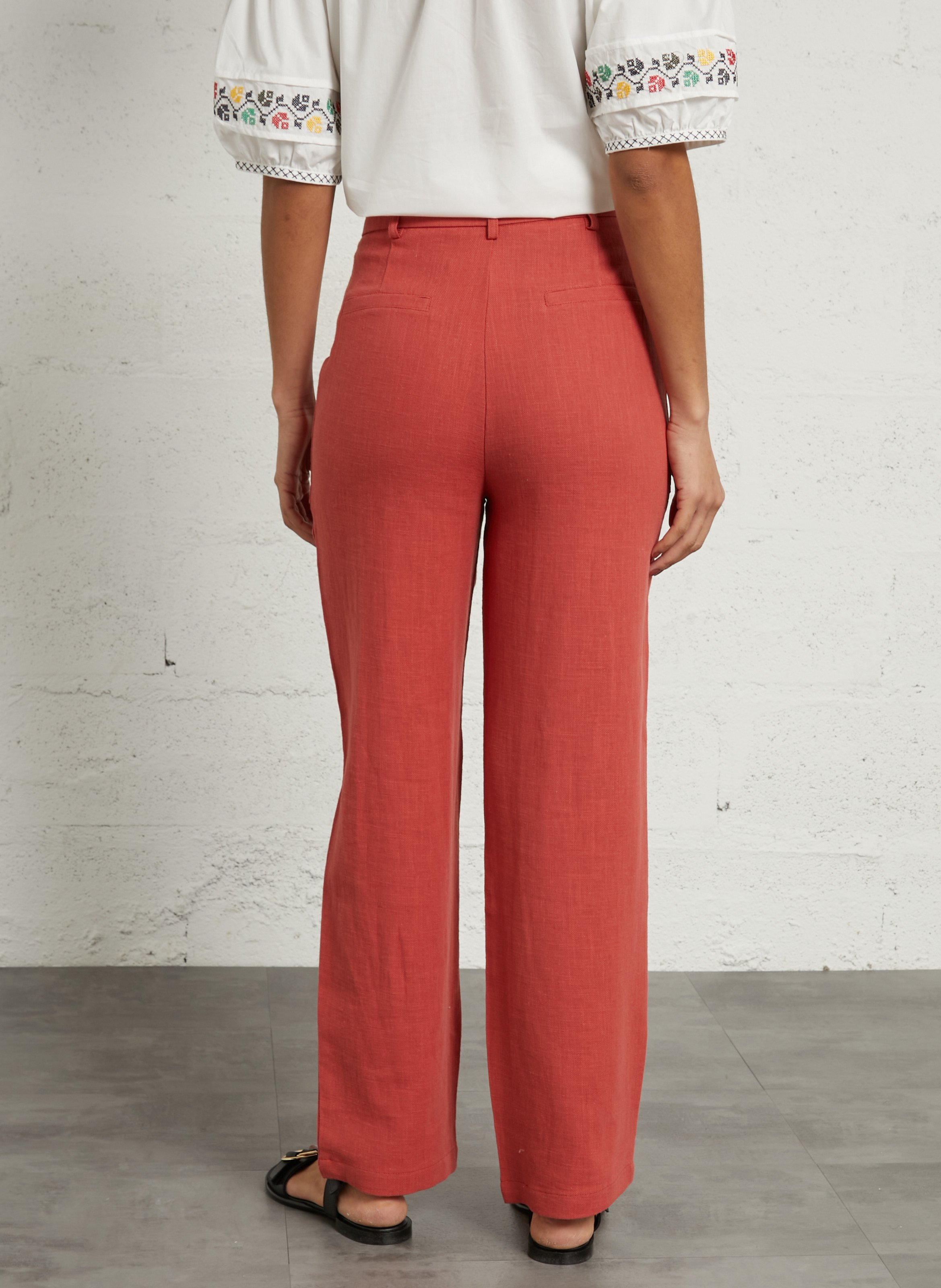 Gerade geschnittene Hose aus Baumwolle und Leinen mit hohem Bund THE KORNER Rot