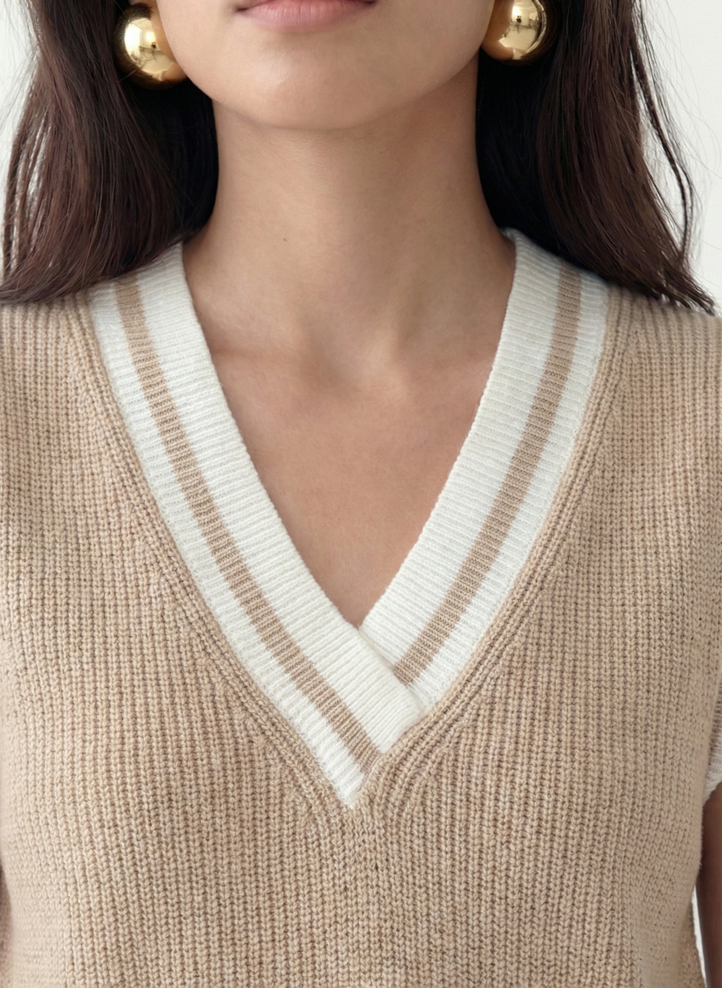 Weiter V-Ausschnitt-Pullover in einfarbigem Strick KOOKAI Beige