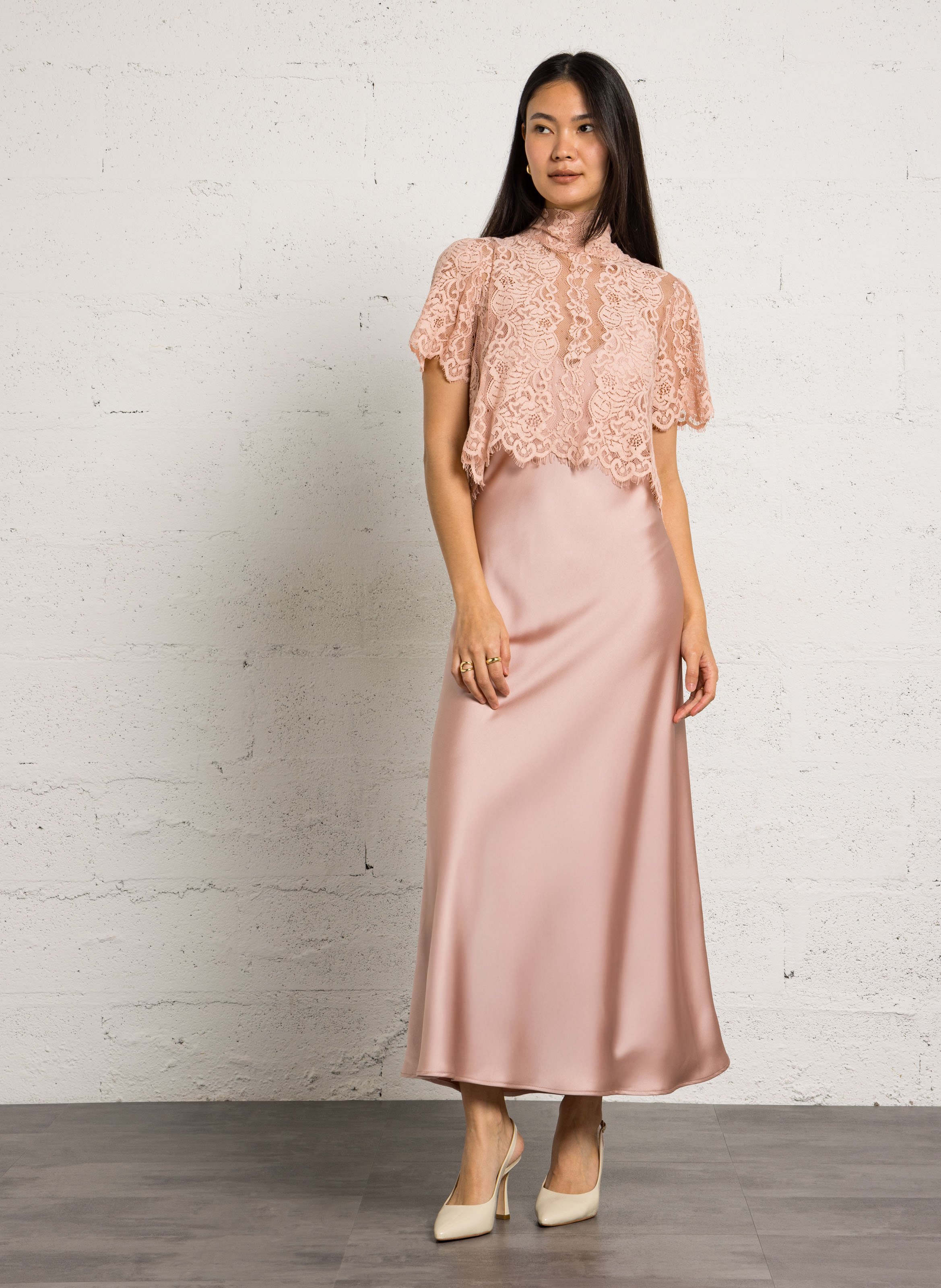 Lange, glanzende jurk IMPERIAL Roze