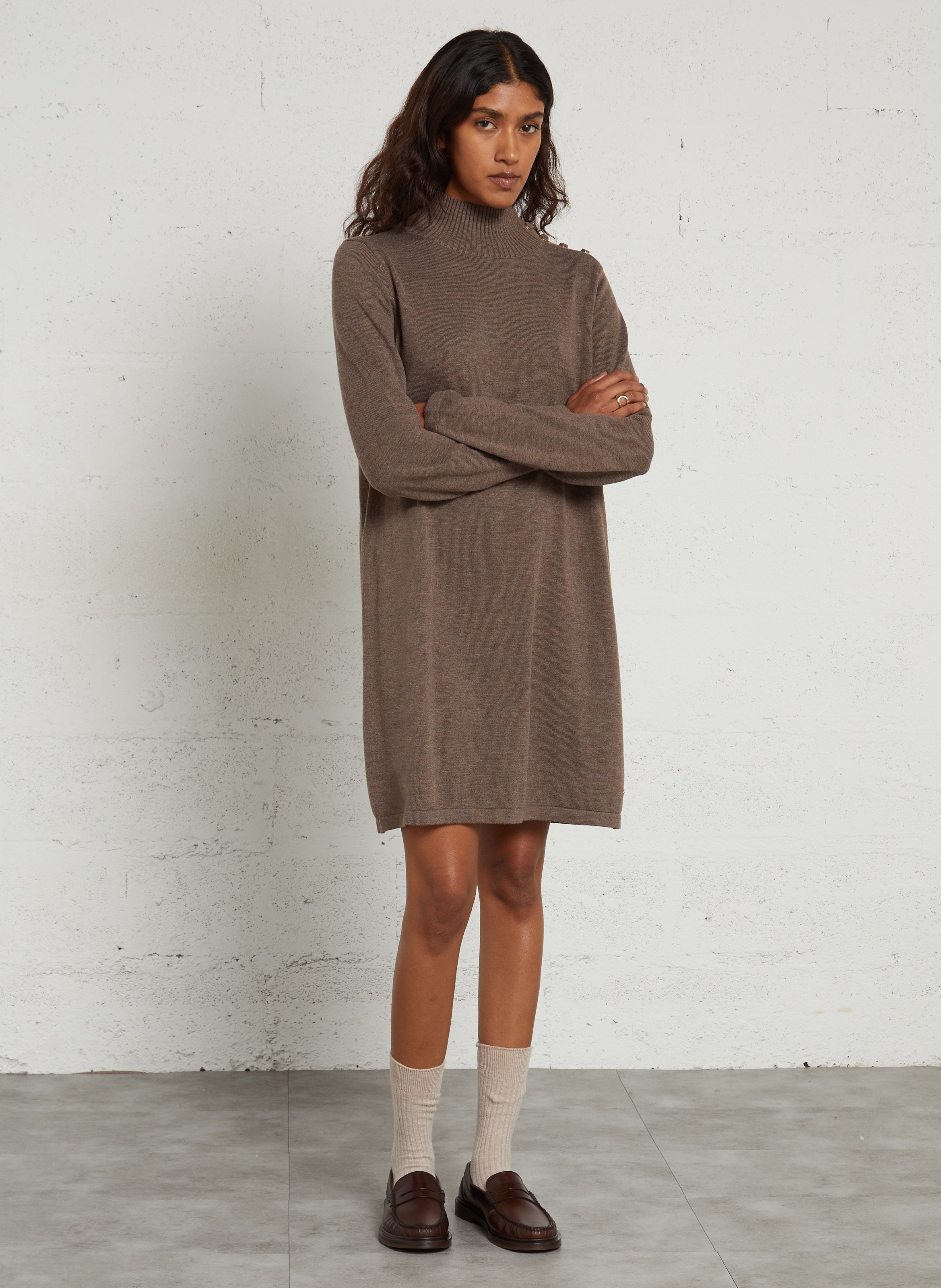 Kurzes Pulloverkleid mit Stehkragen LA PETITE ETOILE Braun