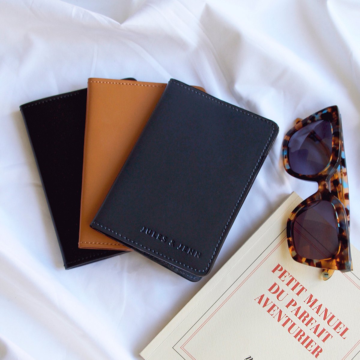 Smooth leather passport holder JULES & JENN Blue