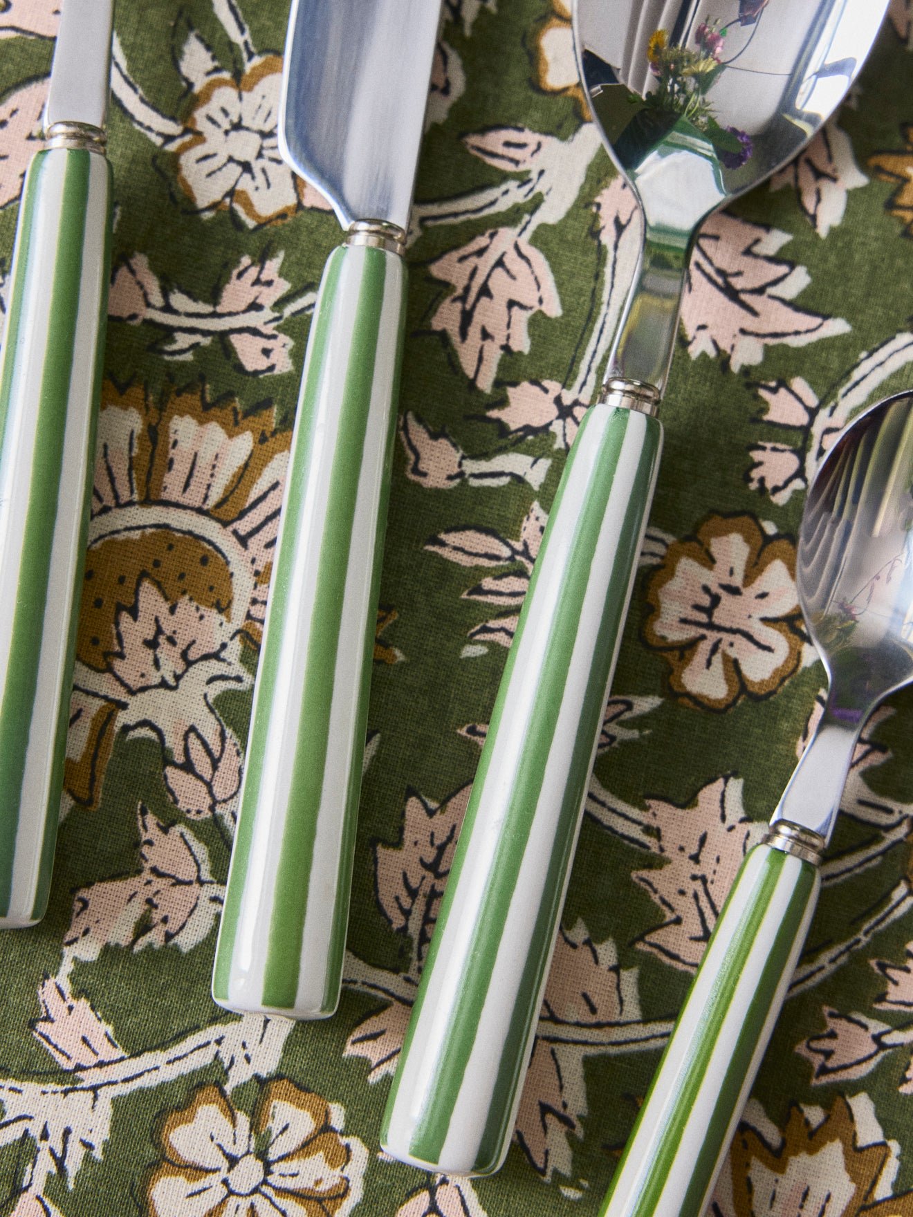 Ceramic Cutlery Set - 24 pieces CYRILLUS Green