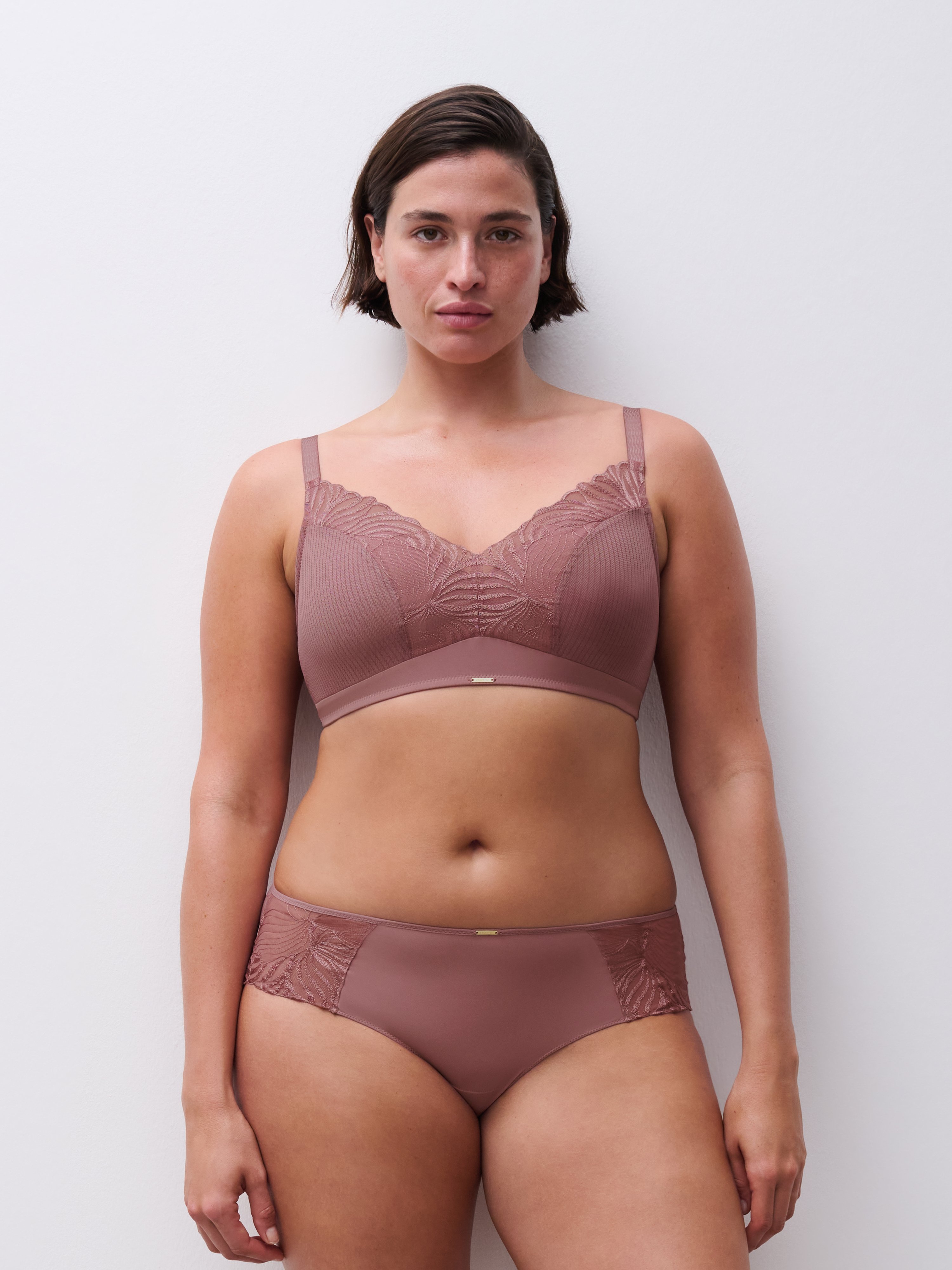 Non-wired padded bra with embroidery support Brown
