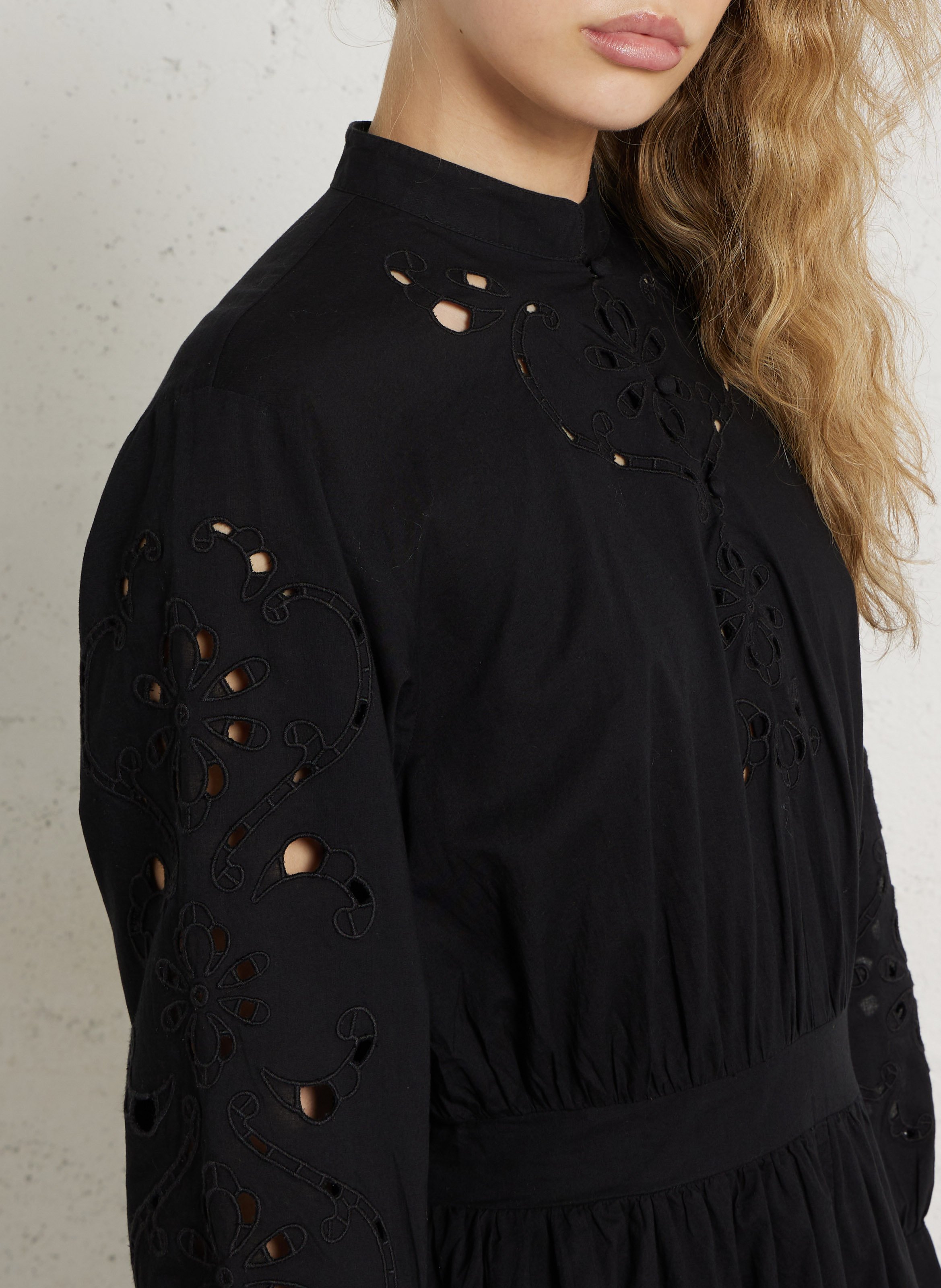 Kurzes Kleid mit langen Ärmeln und Stickerei IKKS Schwarz