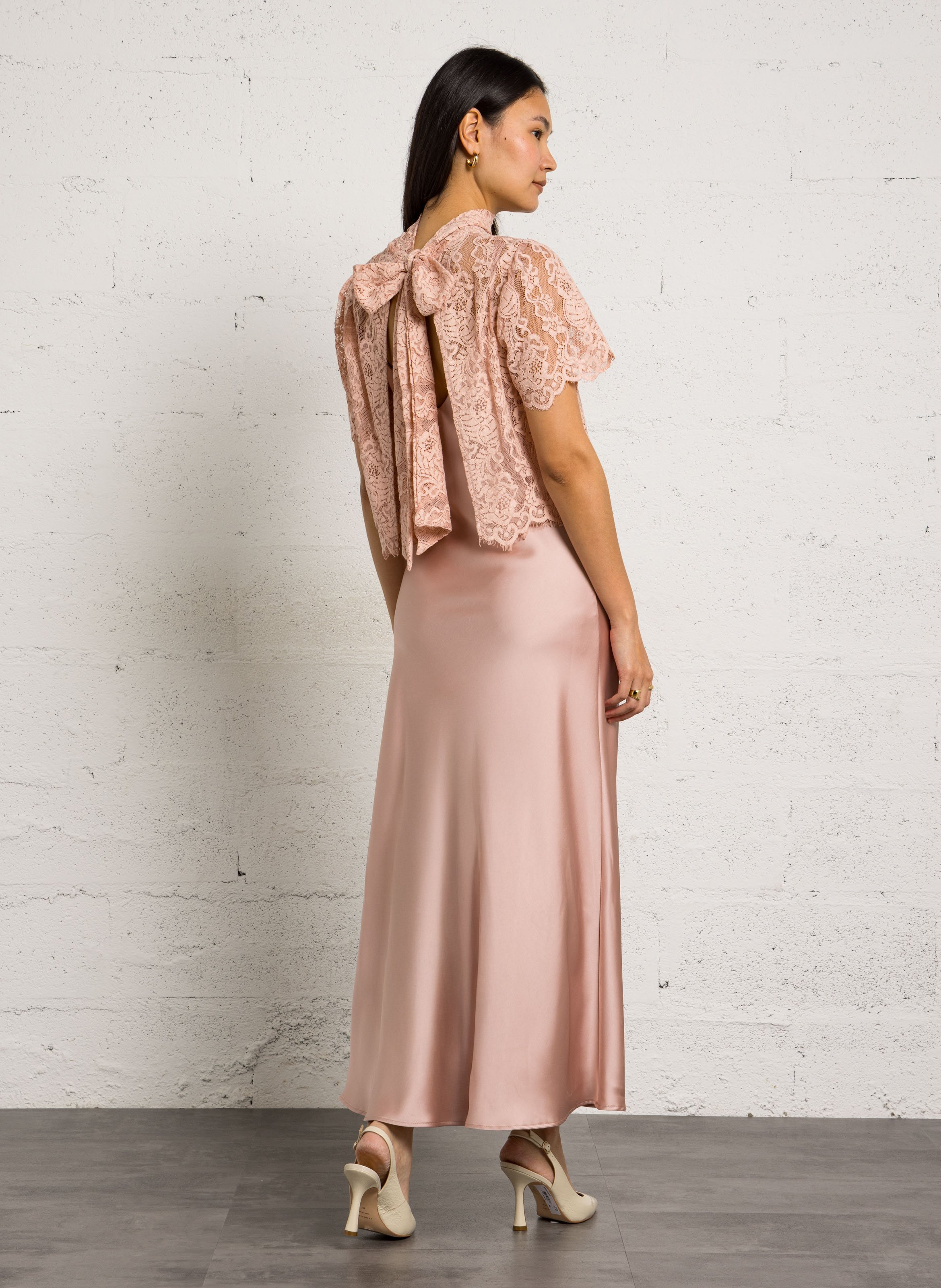 Lange, glanzende jurk IMPERIAL Roze