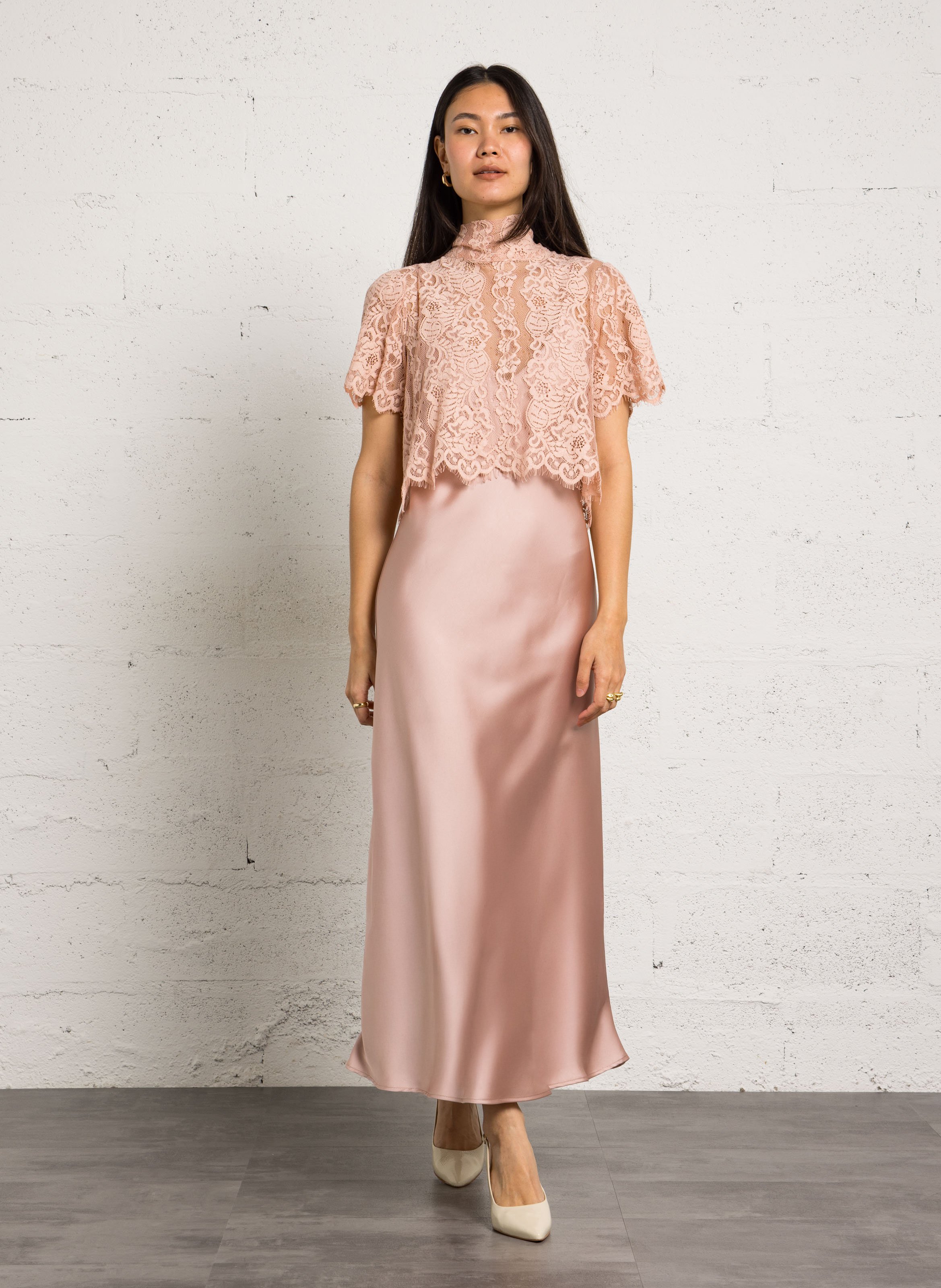 Lange, glanzende jurk IMPERIAL Roze