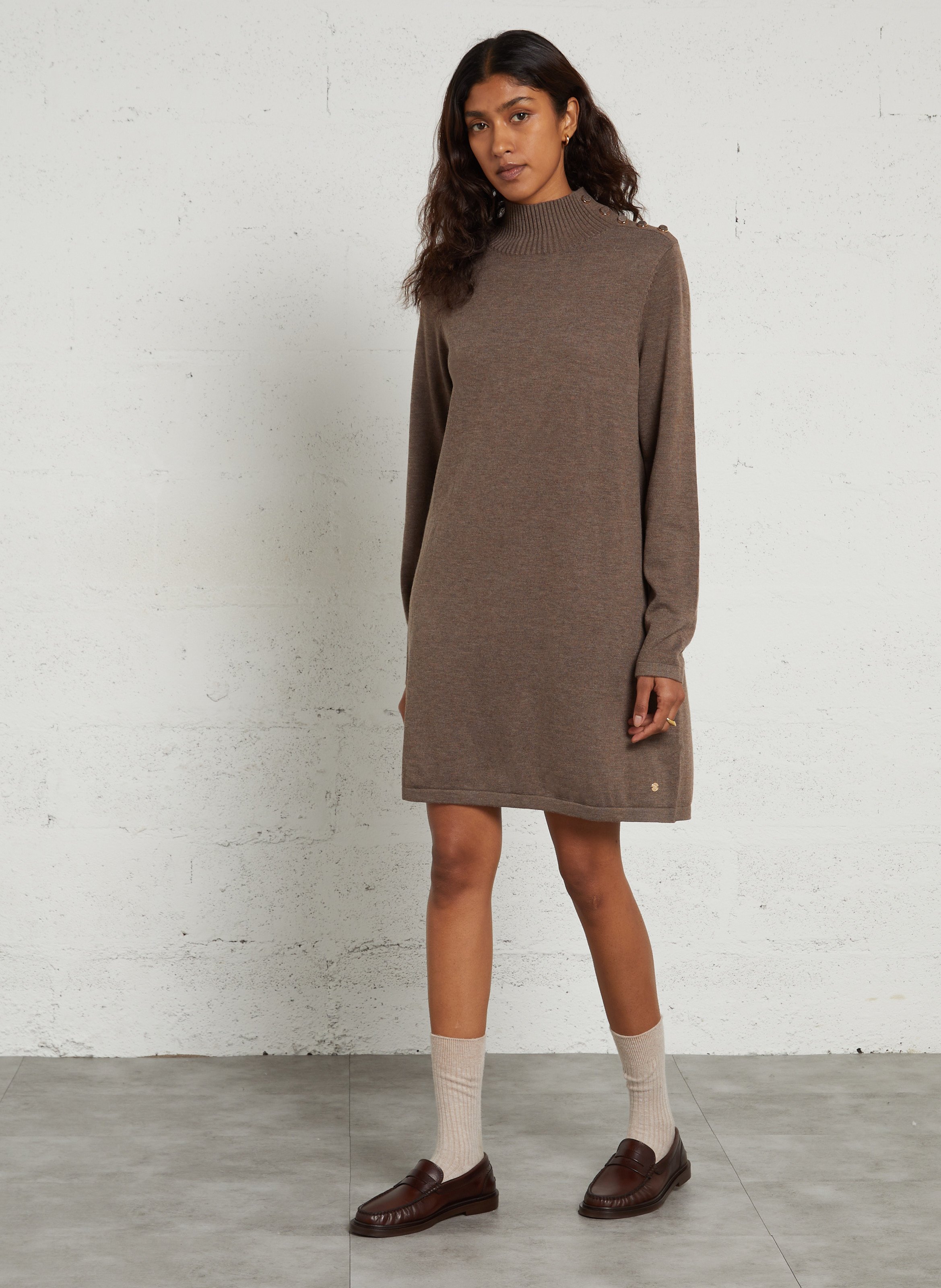 Kurzes Pulloverkleid mit Stehkragen LA PETITE ETOILE Braun