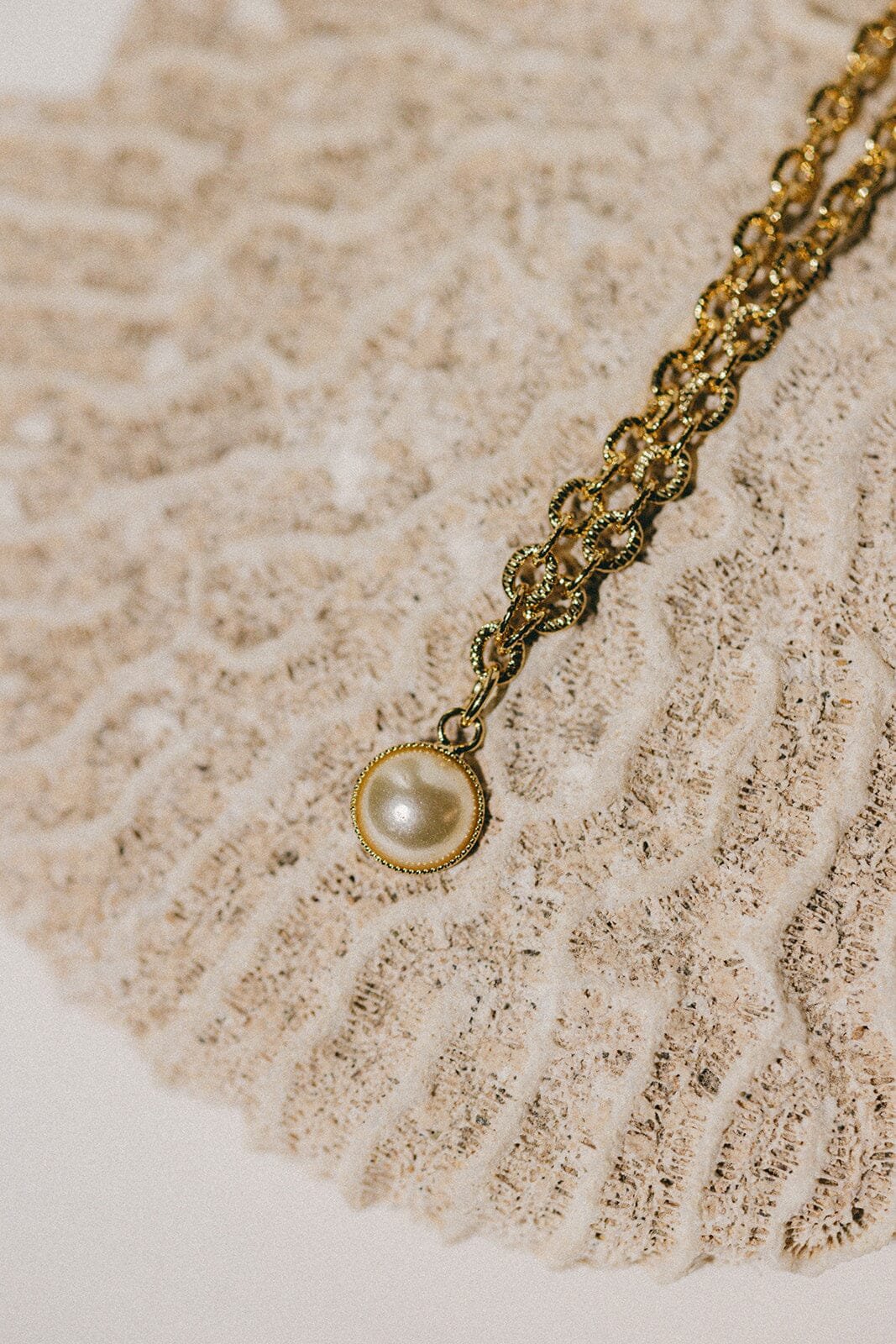 Gold-plated pearl necklace Golden