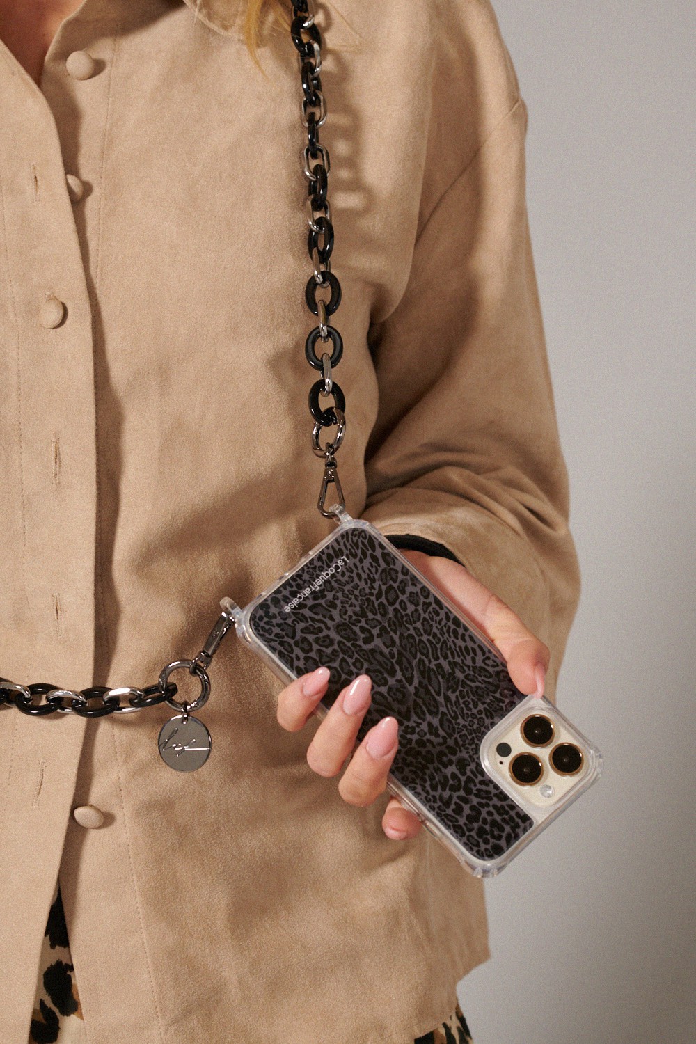 Resin phone chain Black
