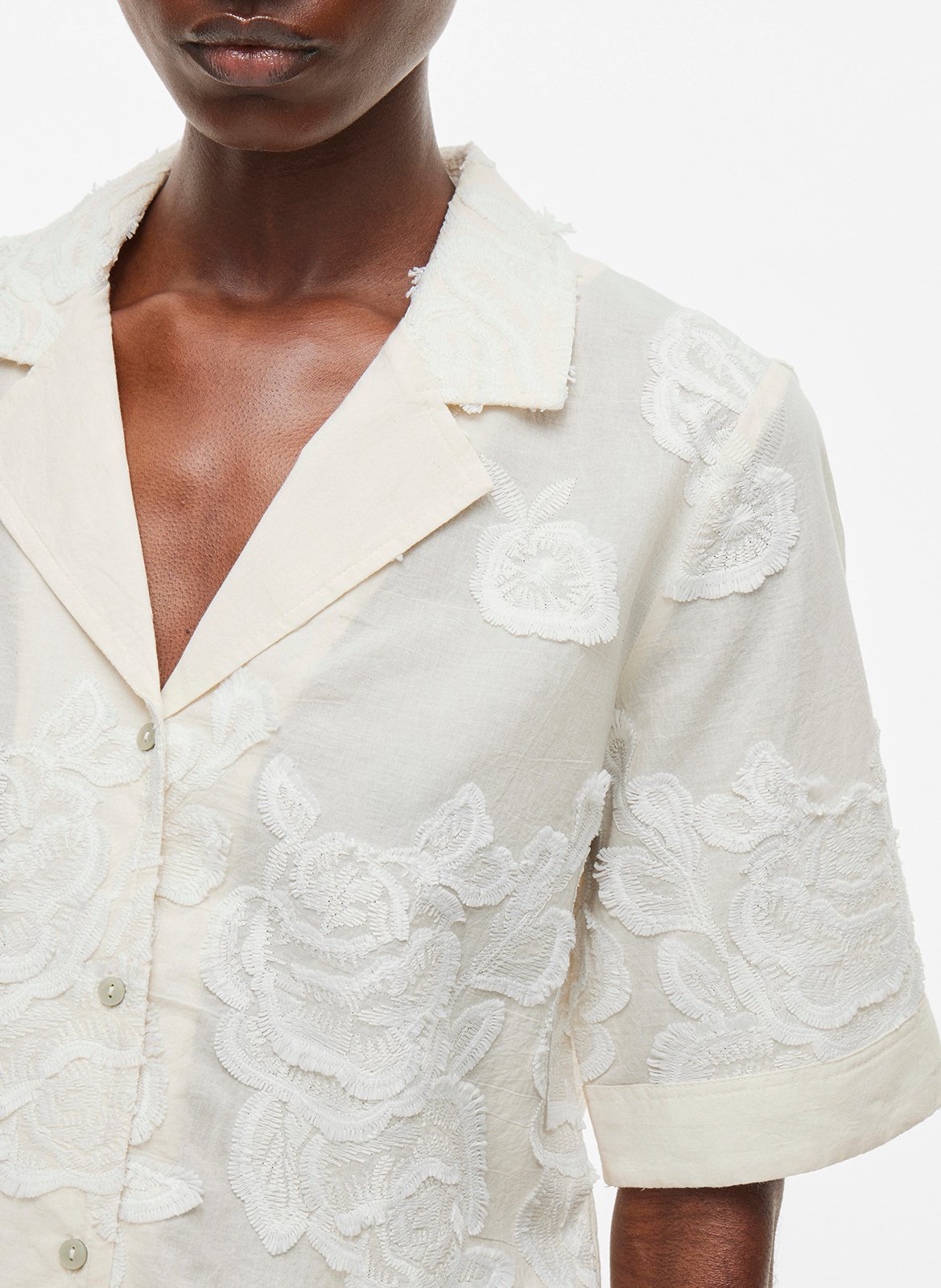 Short-sleeved shirt with floral embroidery ROUGE EDIT Beige