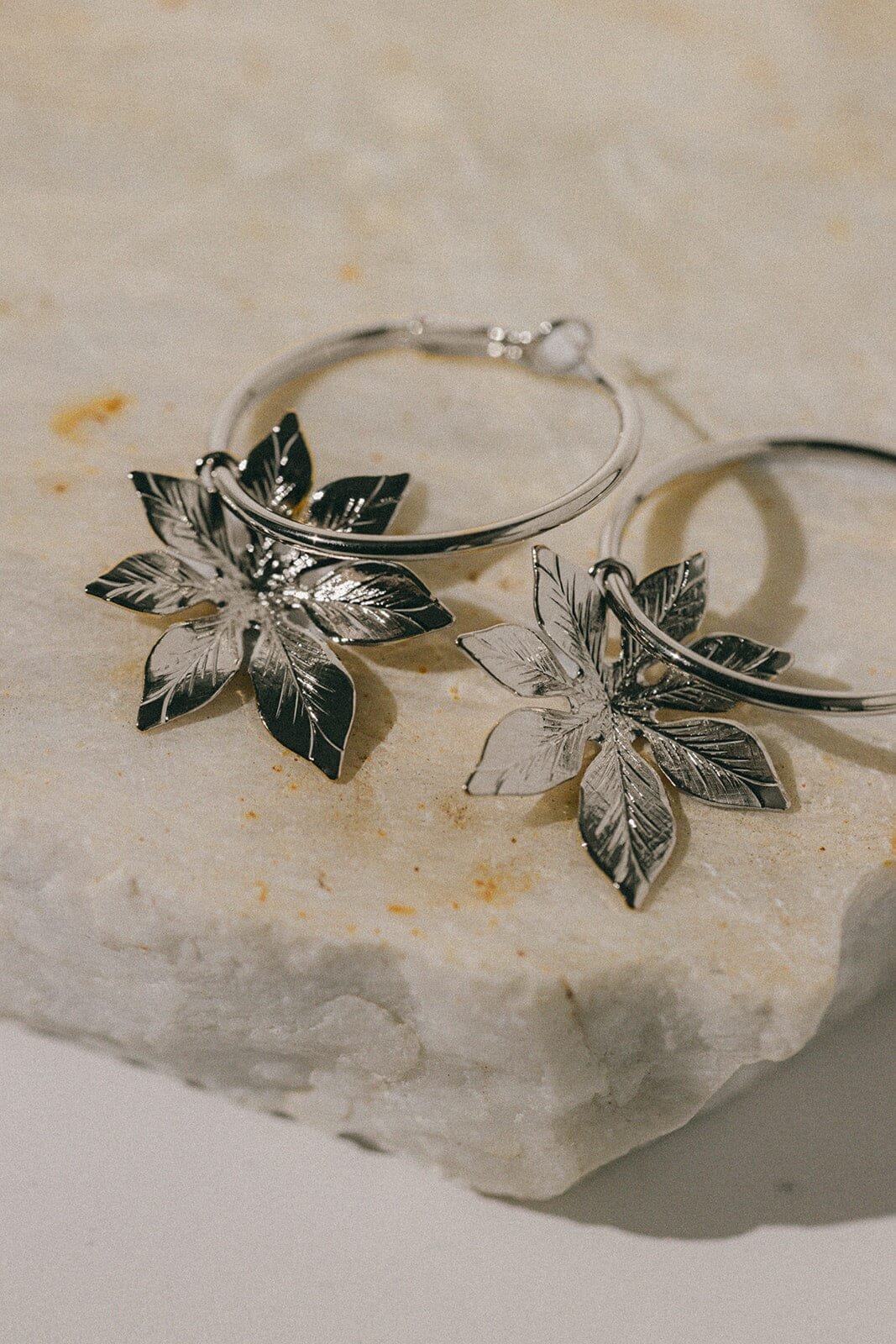 Small silver-plated flower hoop earrings Silver