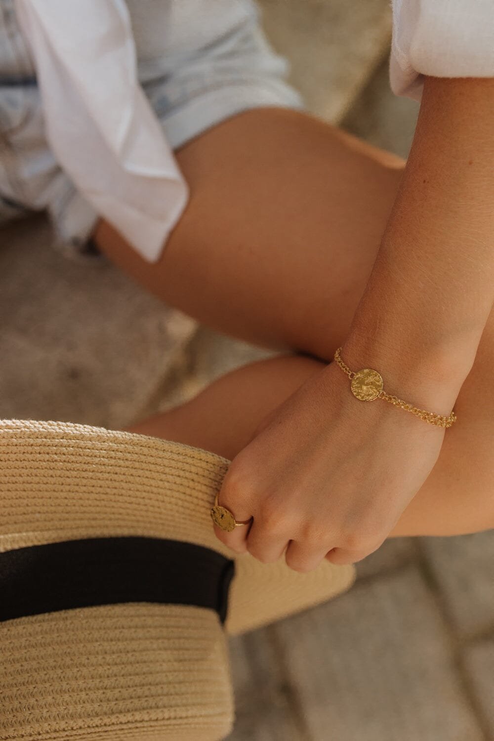 Hammered round silver-plated bracelet Golden