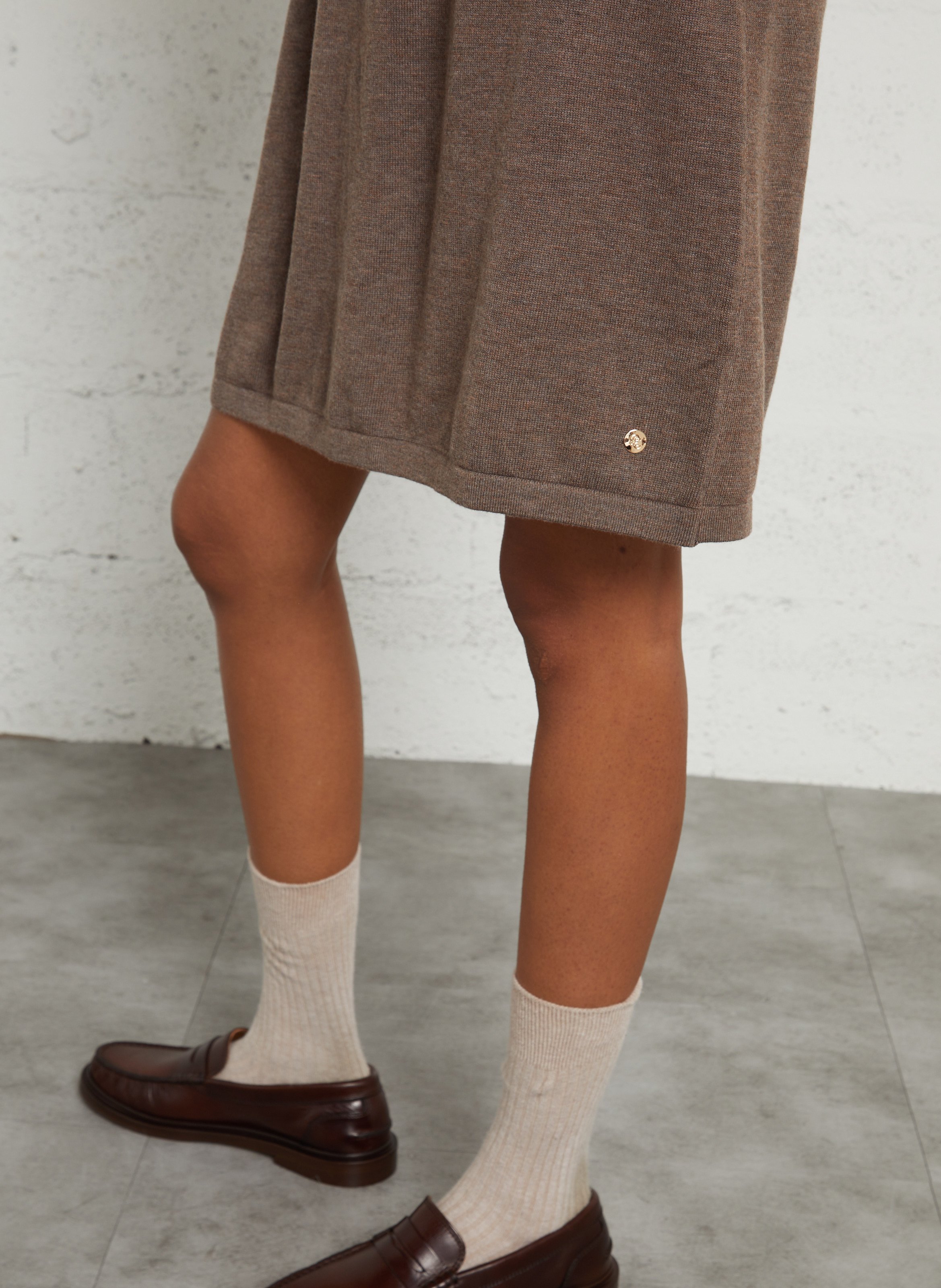 Kurzes Pulloverkleid mit Stehkragen LA PETITE ETOILE Braun