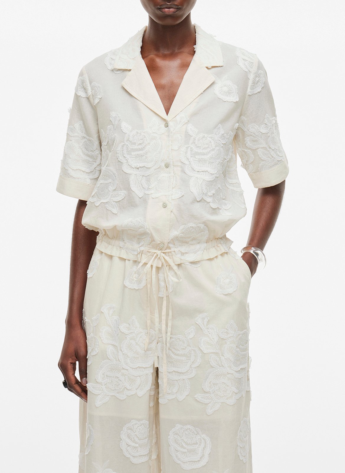 Short-sleeved shirt with floral embroidery ROUGE EDIT Beige