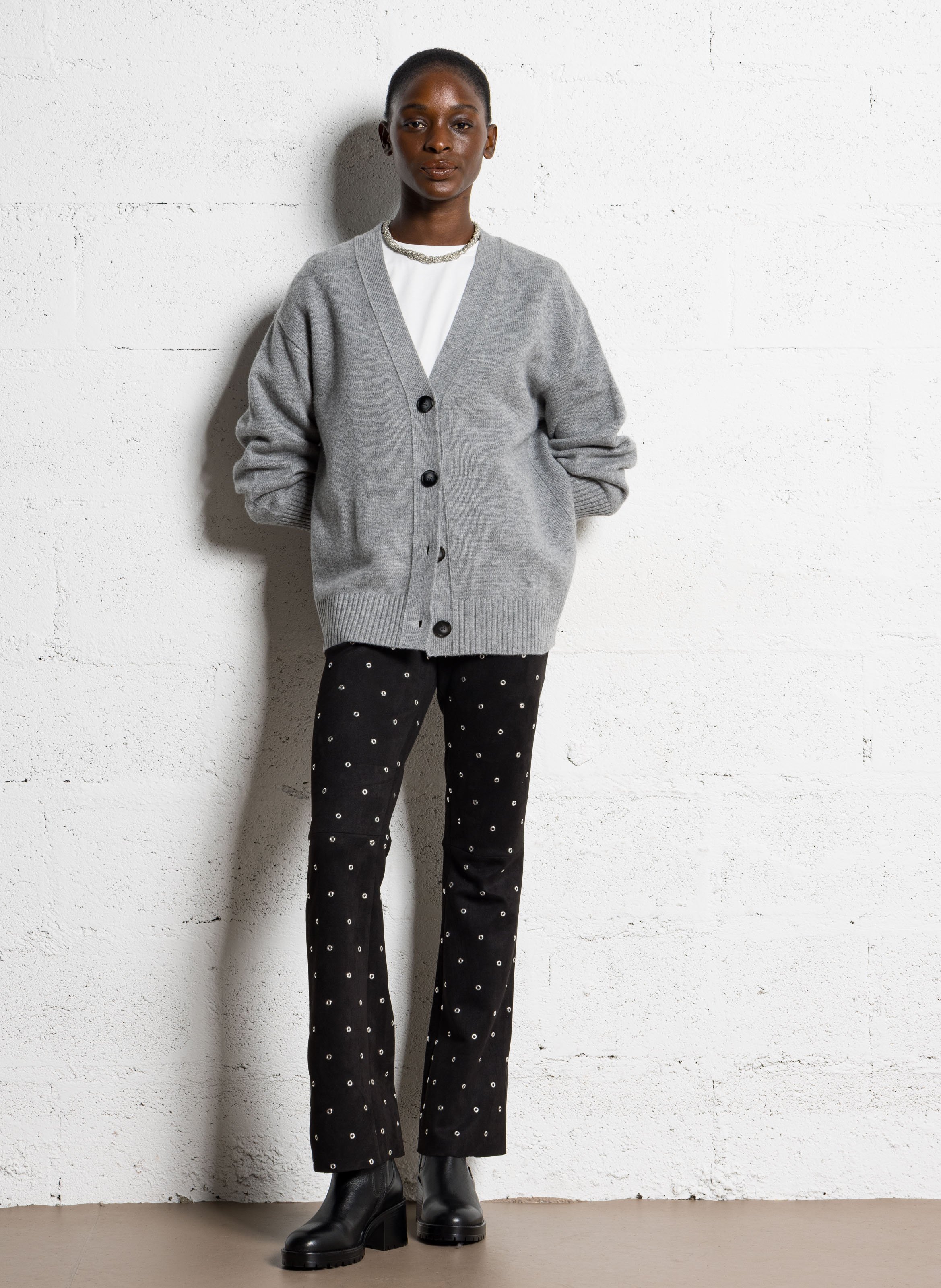 Strickjacke aus Wolle mit V-Ausschnitt BERENICE Grau