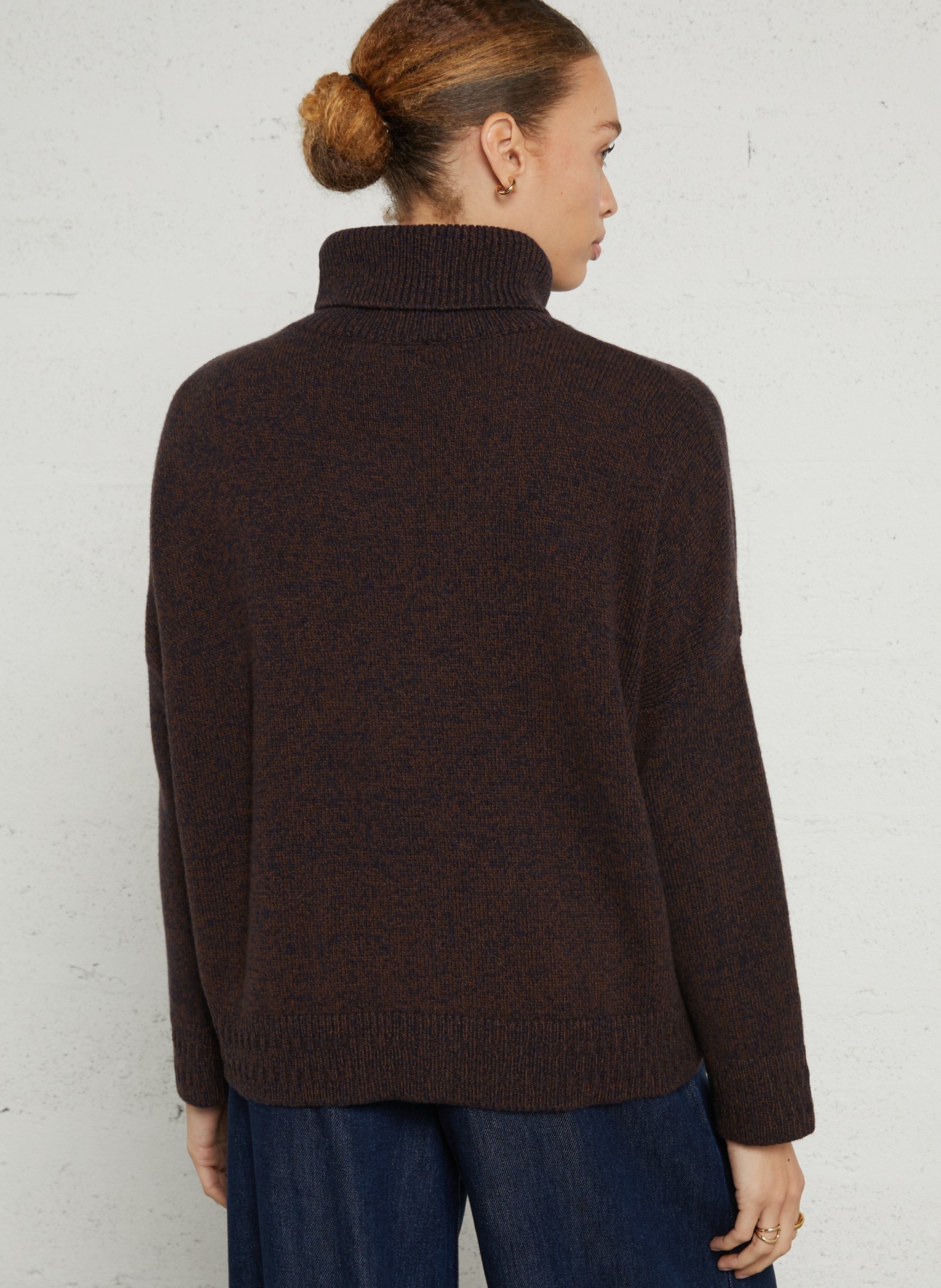 Oversized turtleneck sweater in blended wool. MAISON ANJE Brown