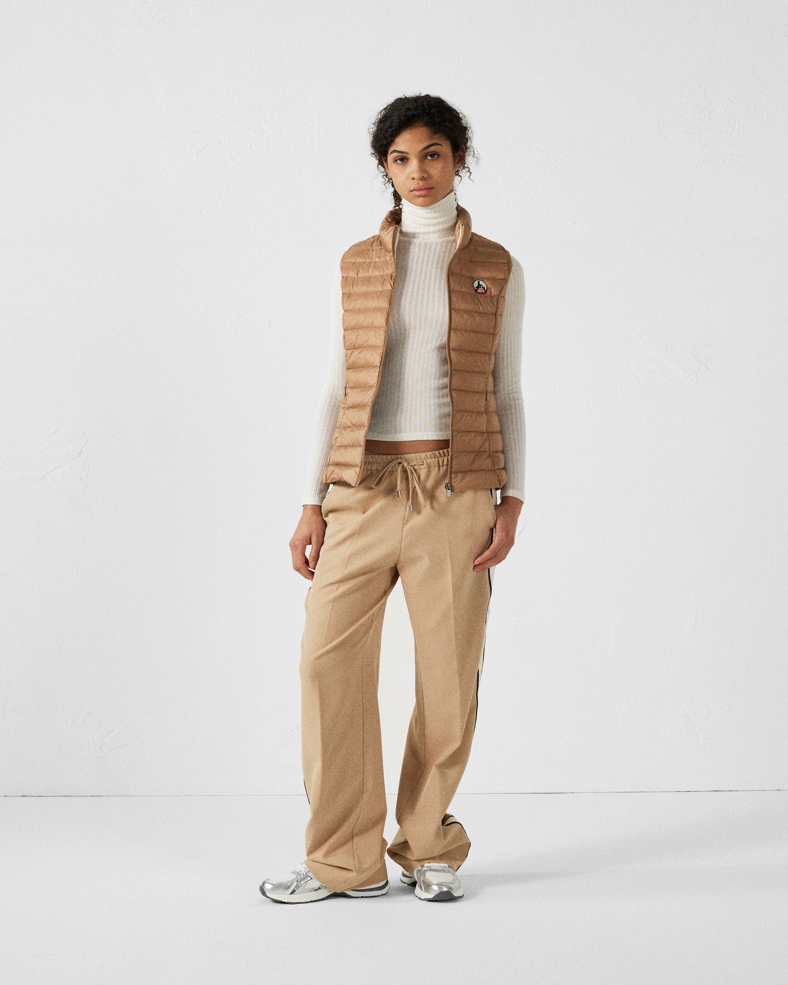 Sleeveless lightweight down vest seda JOTT Brown