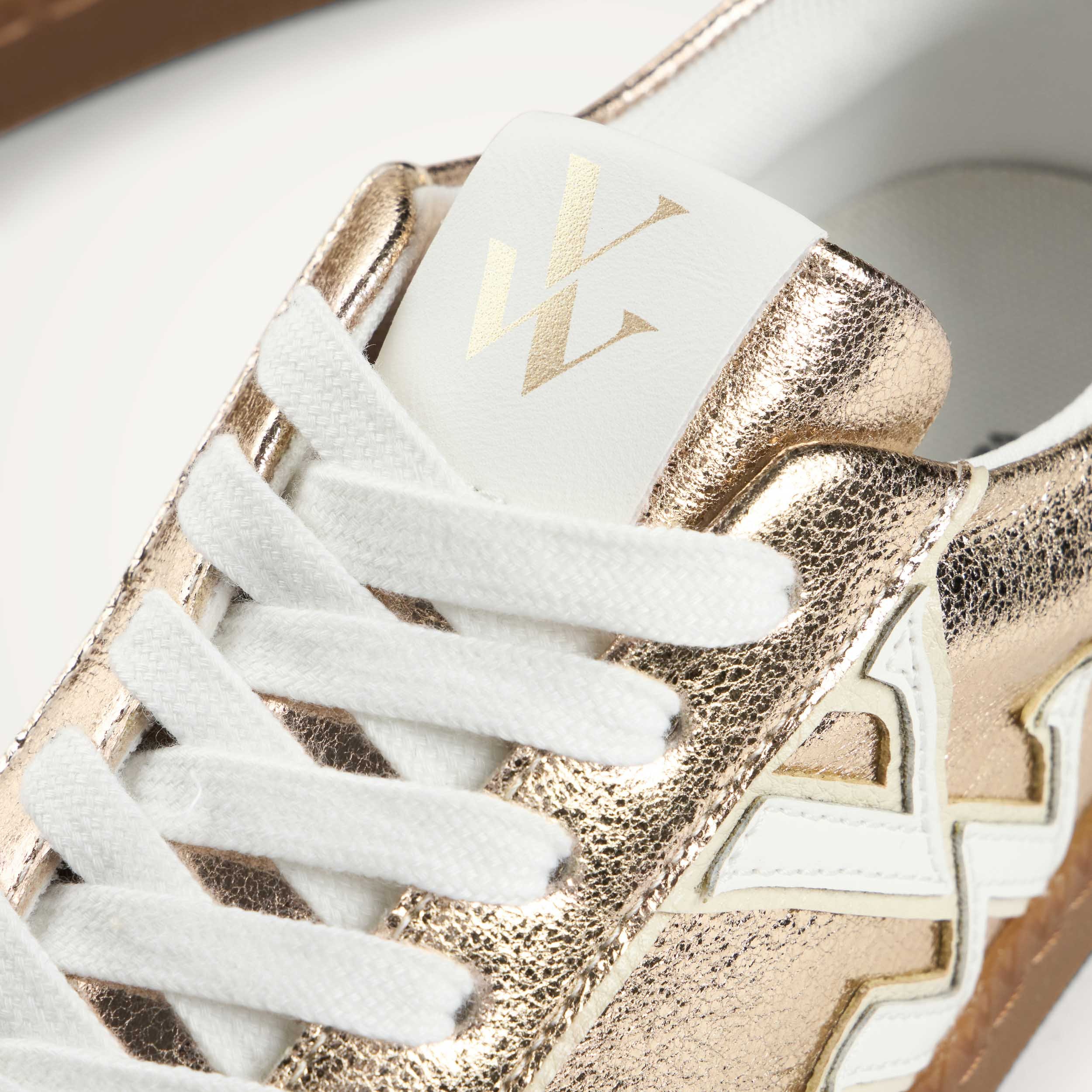 Baskets basses rétro à lacets VANESSA WU Doré