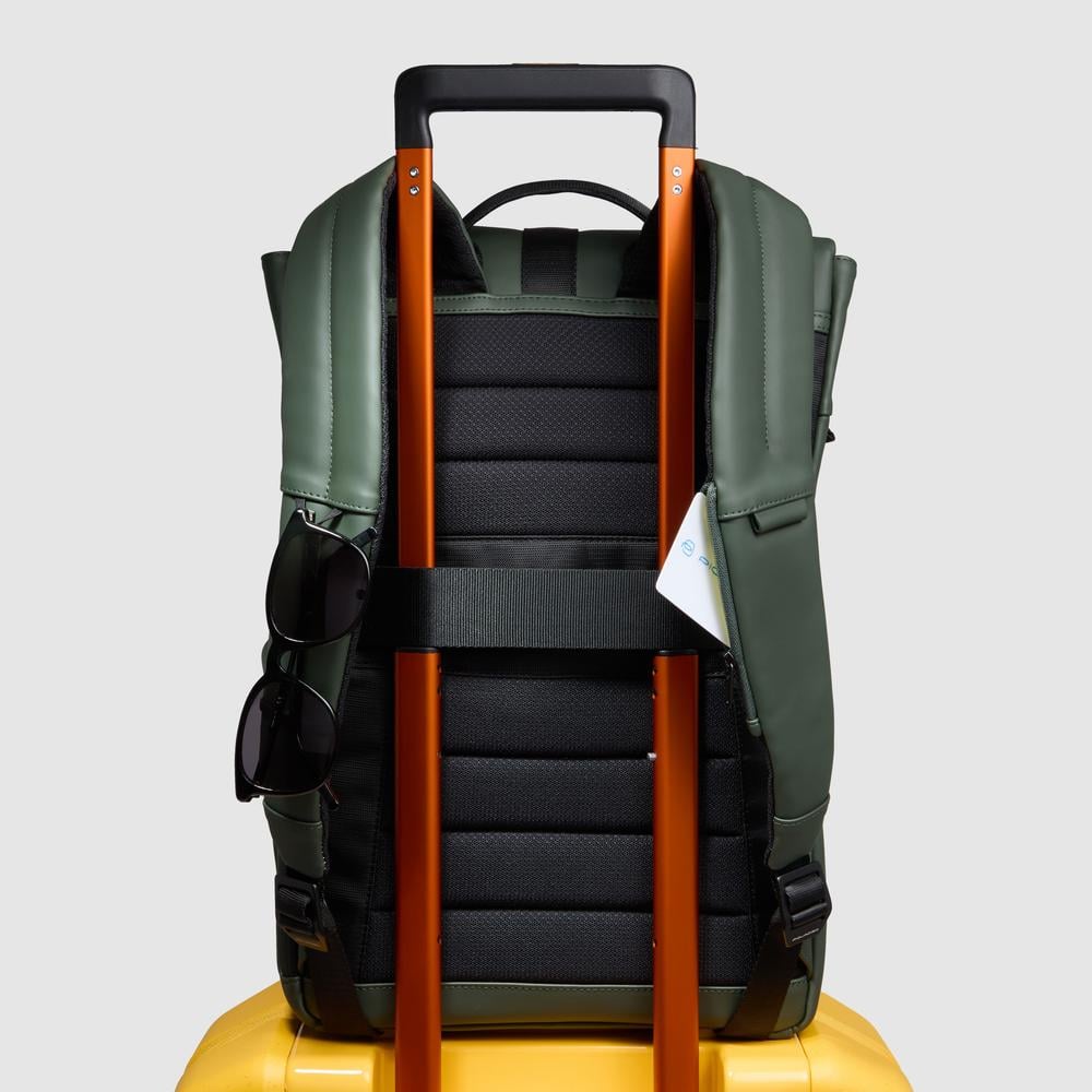 Water-repellent backpack for computer and iPad® with bottle pocket, shock protection, and RFID. PIQUADRO Green