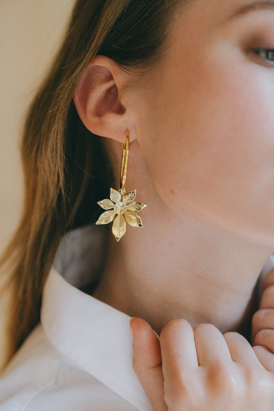 Small silver-plated flower hoop earrings Silver
