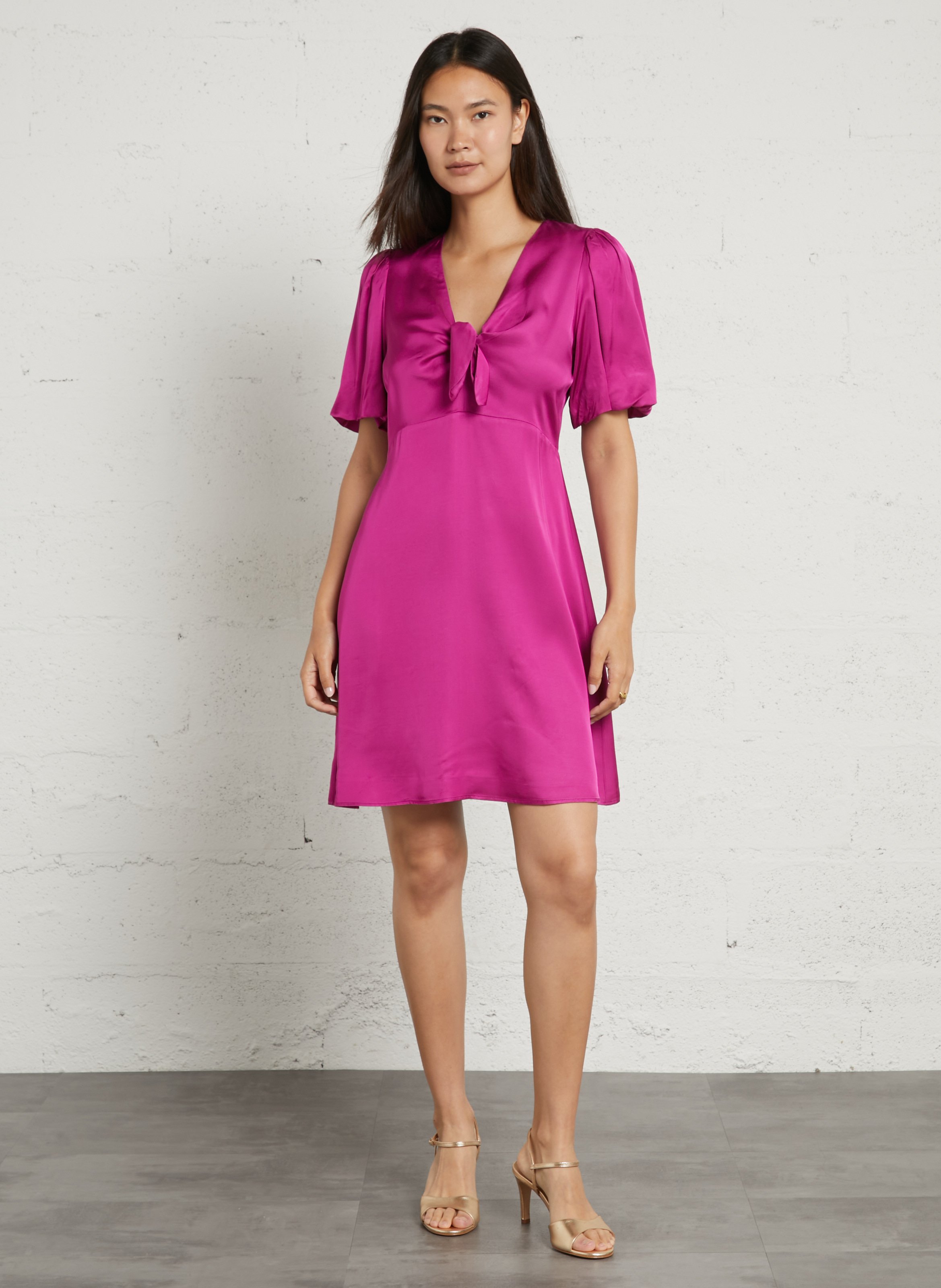 Robe courte col V satinée SUD EXPRESS Rose
