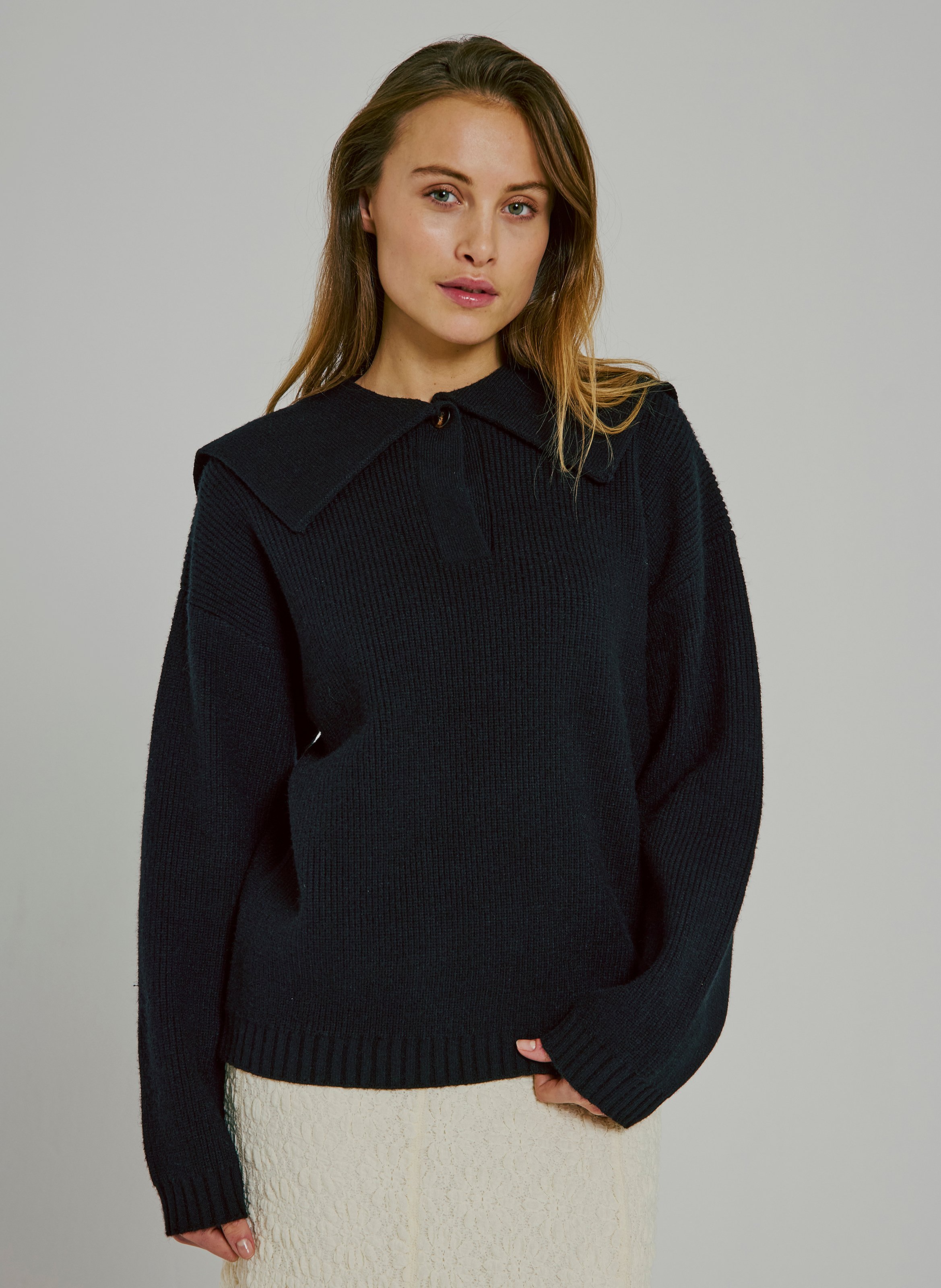 Trui met omgeslagen kraag in effen ribgebreide stof NORR Zwart